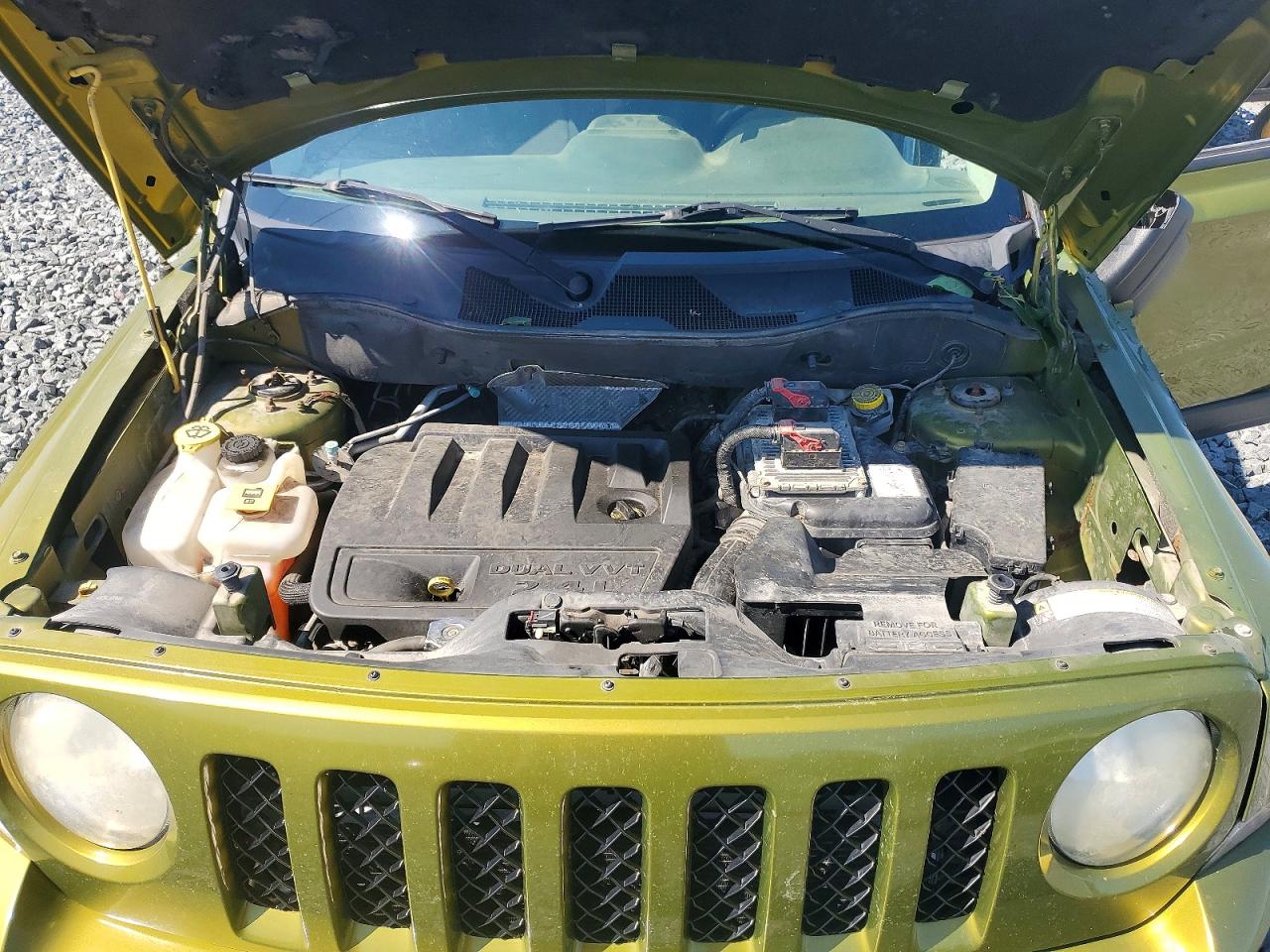 2012 Jeep Patriot Latitude Green vin: 1C4NJPFB3CD631701