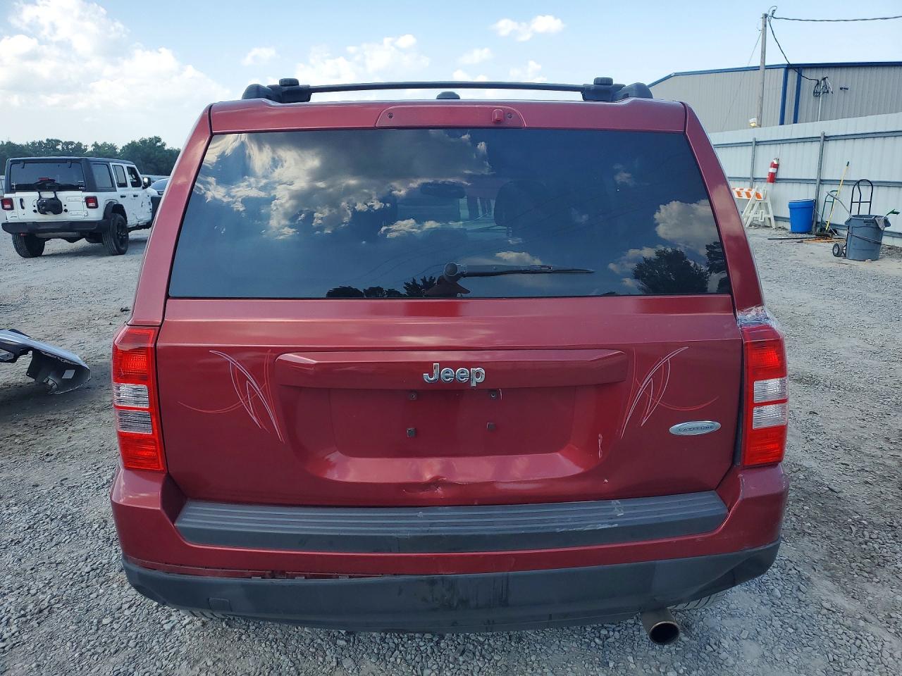 2014 Jeep Patriot Latitude Red vin: 1C4NJPFB3ED510265
