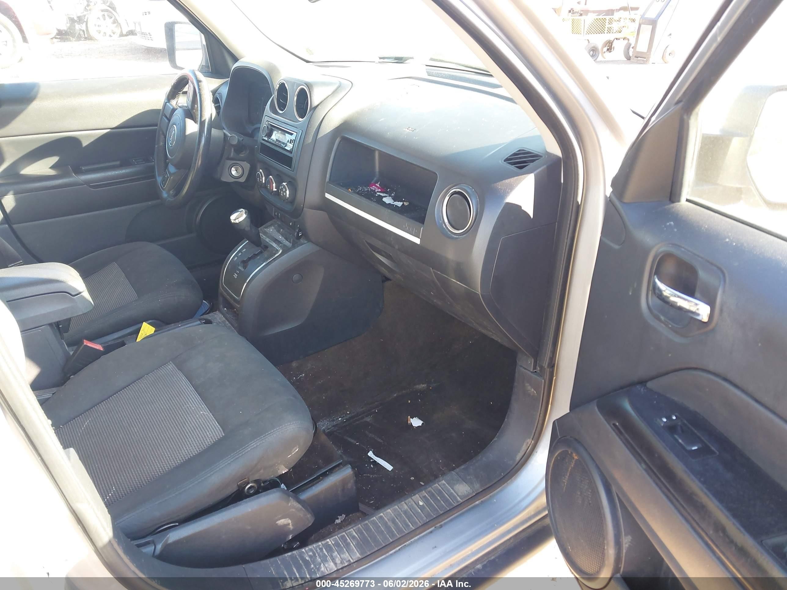 2015 Jeep Patriot Latitude Silver vin: 1C4NJPFB3FD139125
