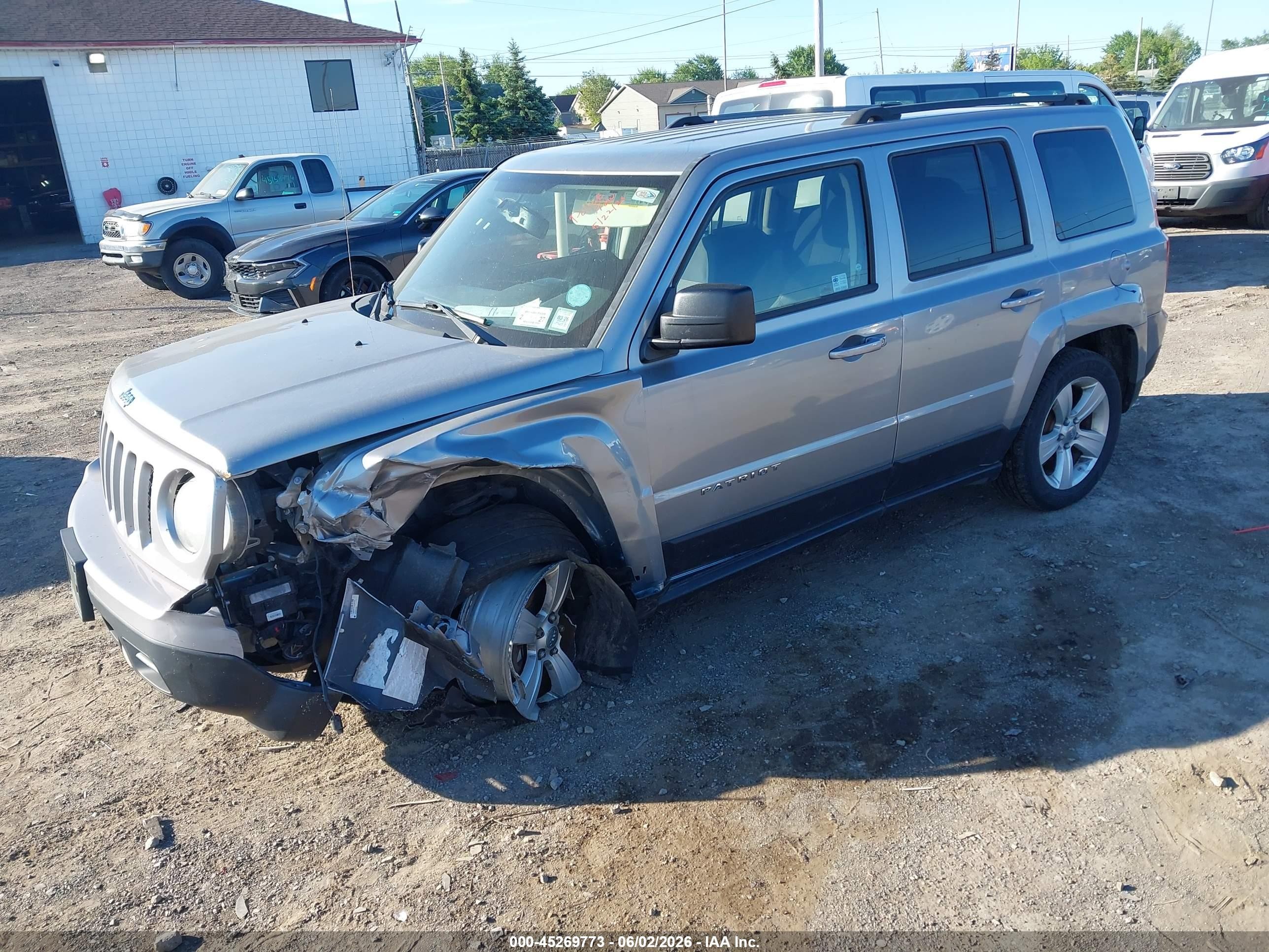 2015 Jeep Patriot Latitude Silver vin: 1C4NJPFB3FD139125
