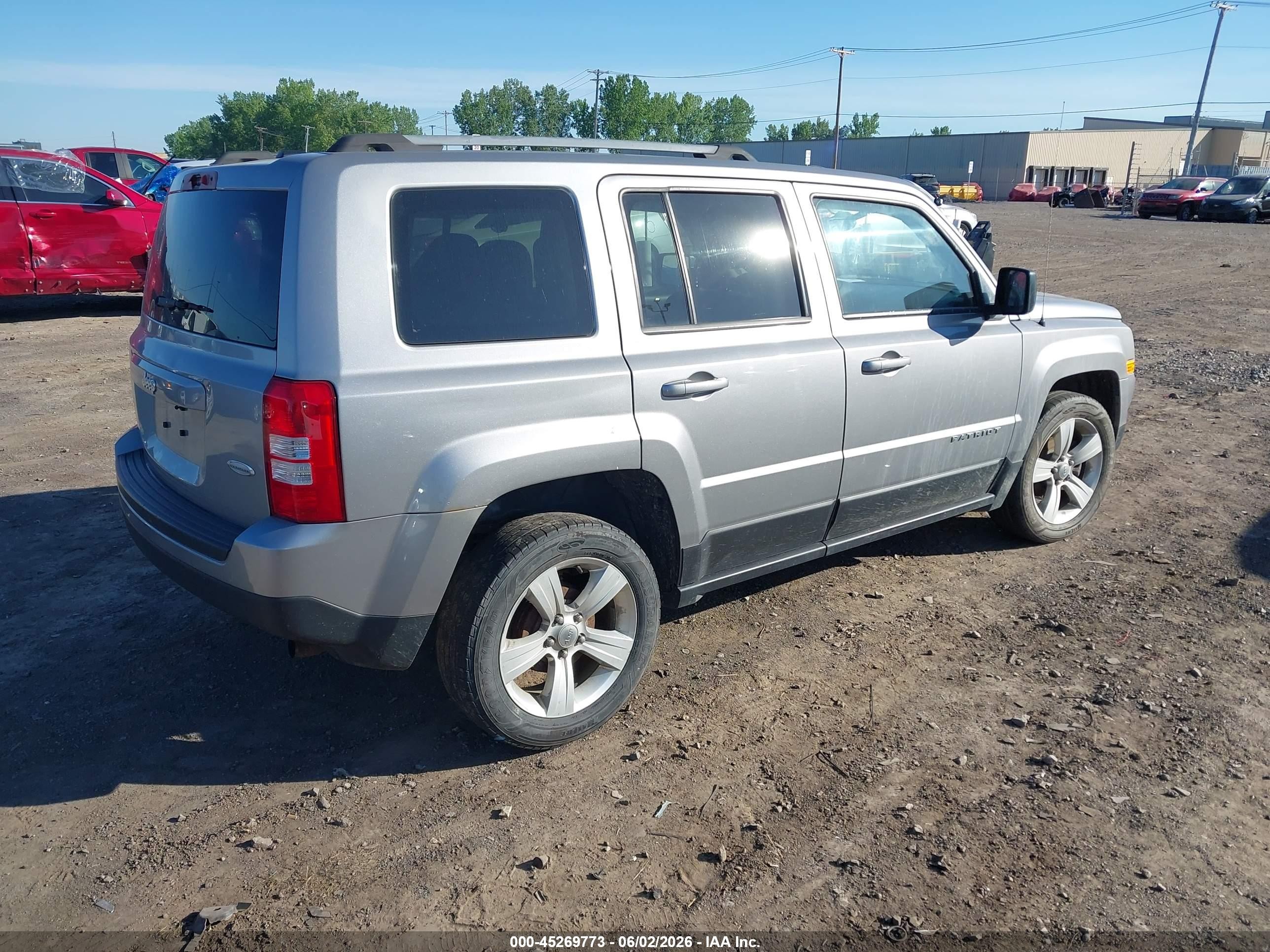 2015 Jeep Patriot Latitude Silver vin: 1C4NJPFB3FD139125