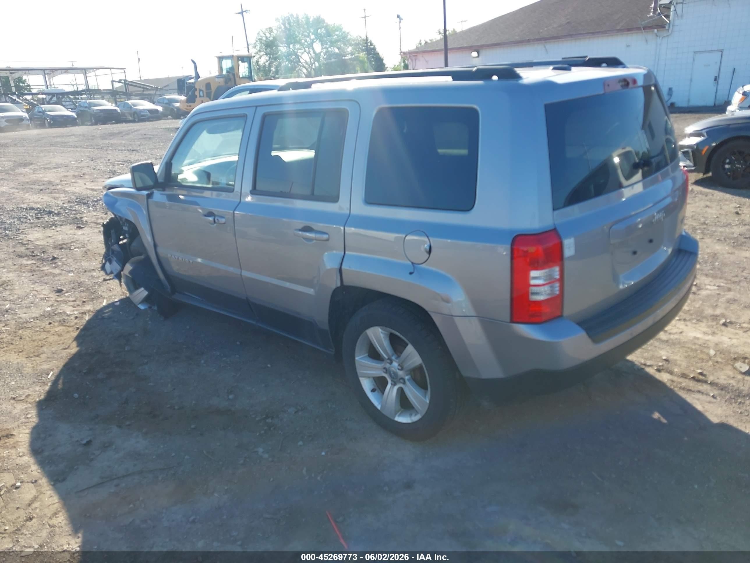 2015 Jeep Patriot Latitude Silver vin: 1C4NJPFB3FD139125