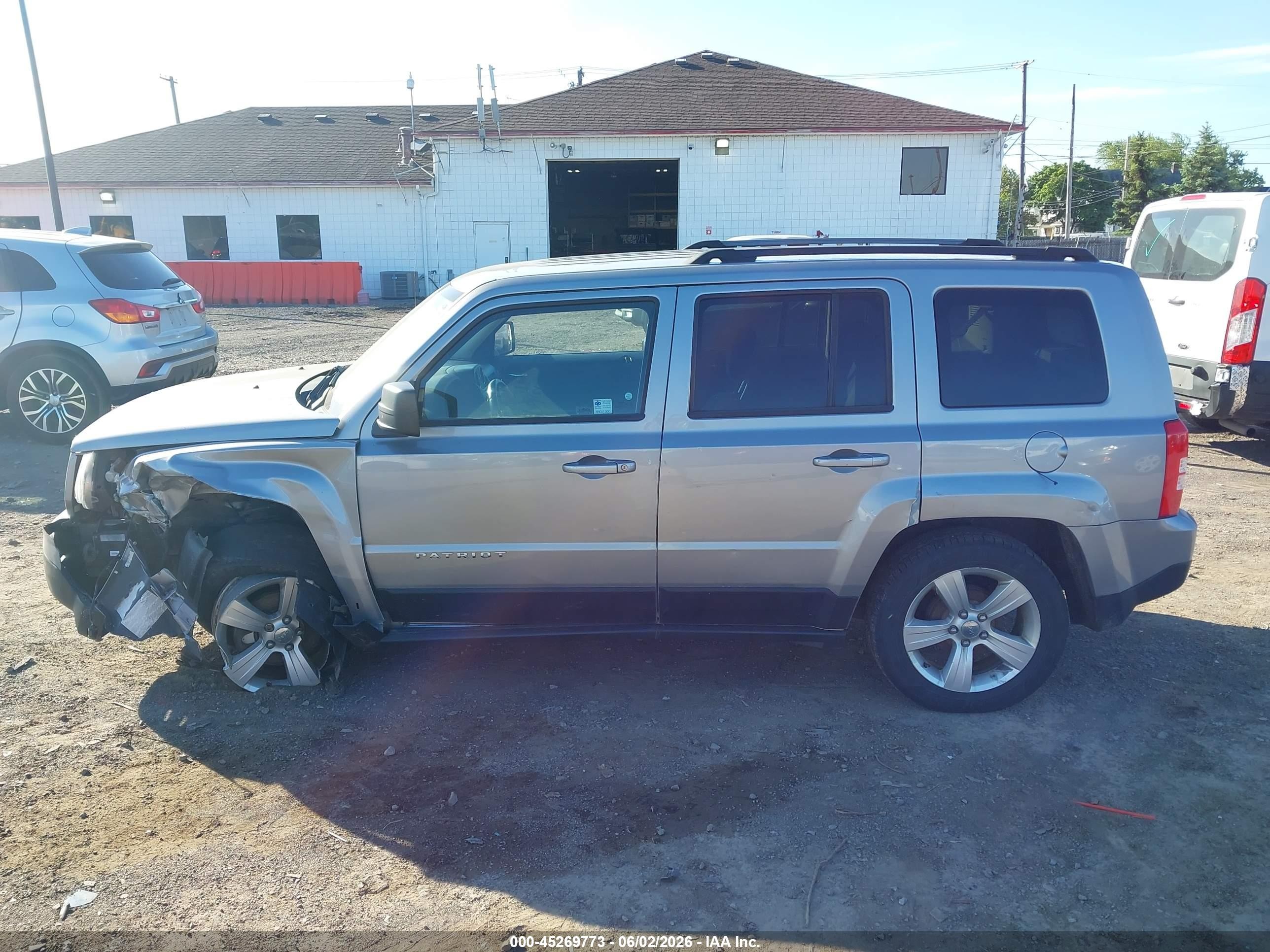 2015 Jeep Patriot Latitude Silver vin: 1C4NJPFB3FD139125