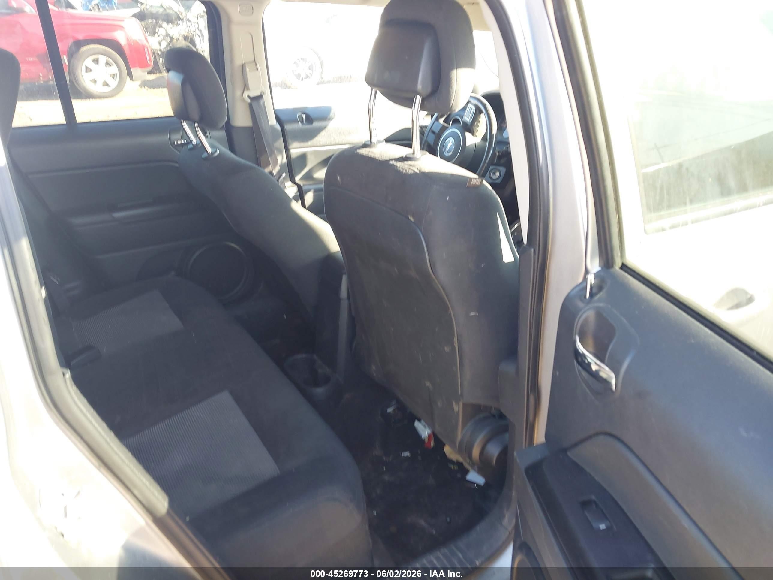 2015 Jeep Patriot Latitude Silver vin: 1C4NJPFB3FD139125