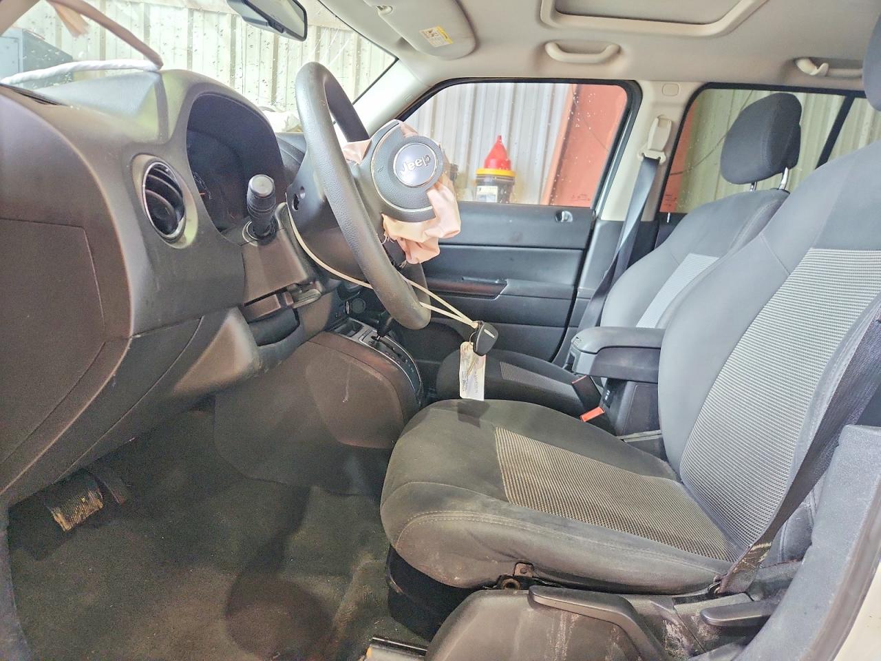 2015 Jeep Patriot Latitude White vin: 1C4NJPFB3FD157799
