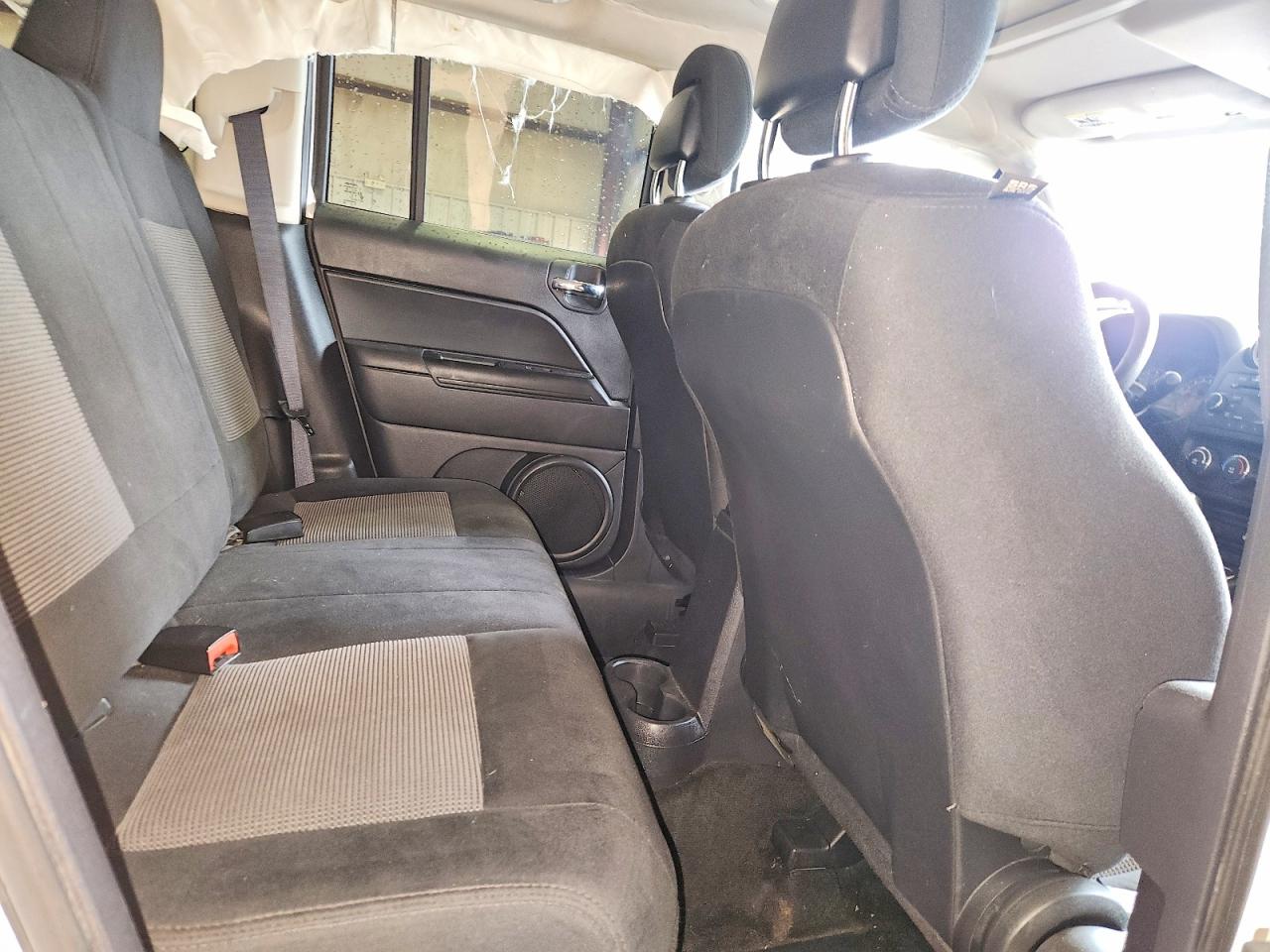 2015 Jeep Patriot Latitude White vin: 1C4NJPFB3FD157799