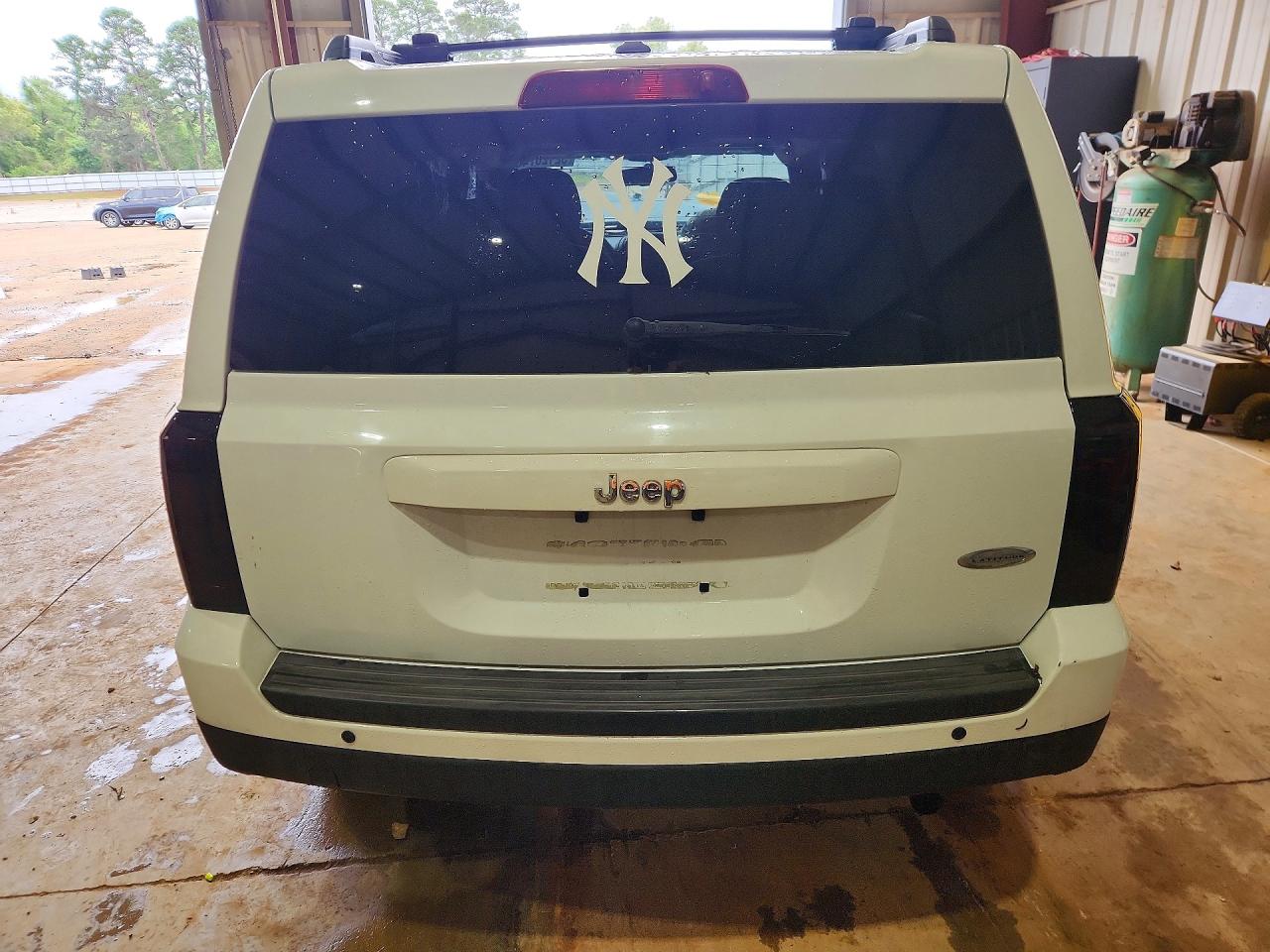 2015 Jeep Patriot Latitude White vin: 1C4NJPFB3FD157799