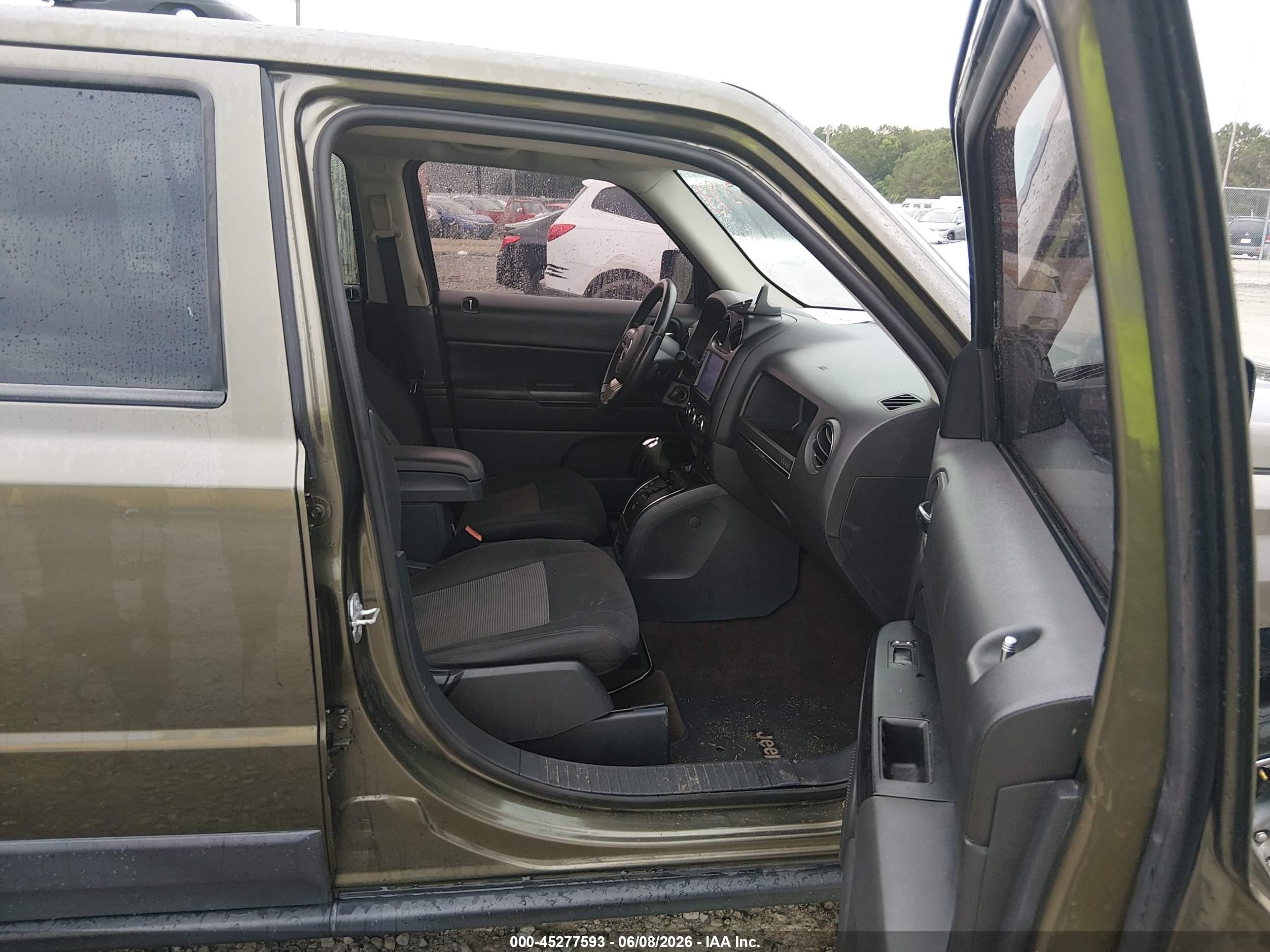 2015 Jeep Patriot Latitude Зеленый vin: 1C4NJPFB3FD388914