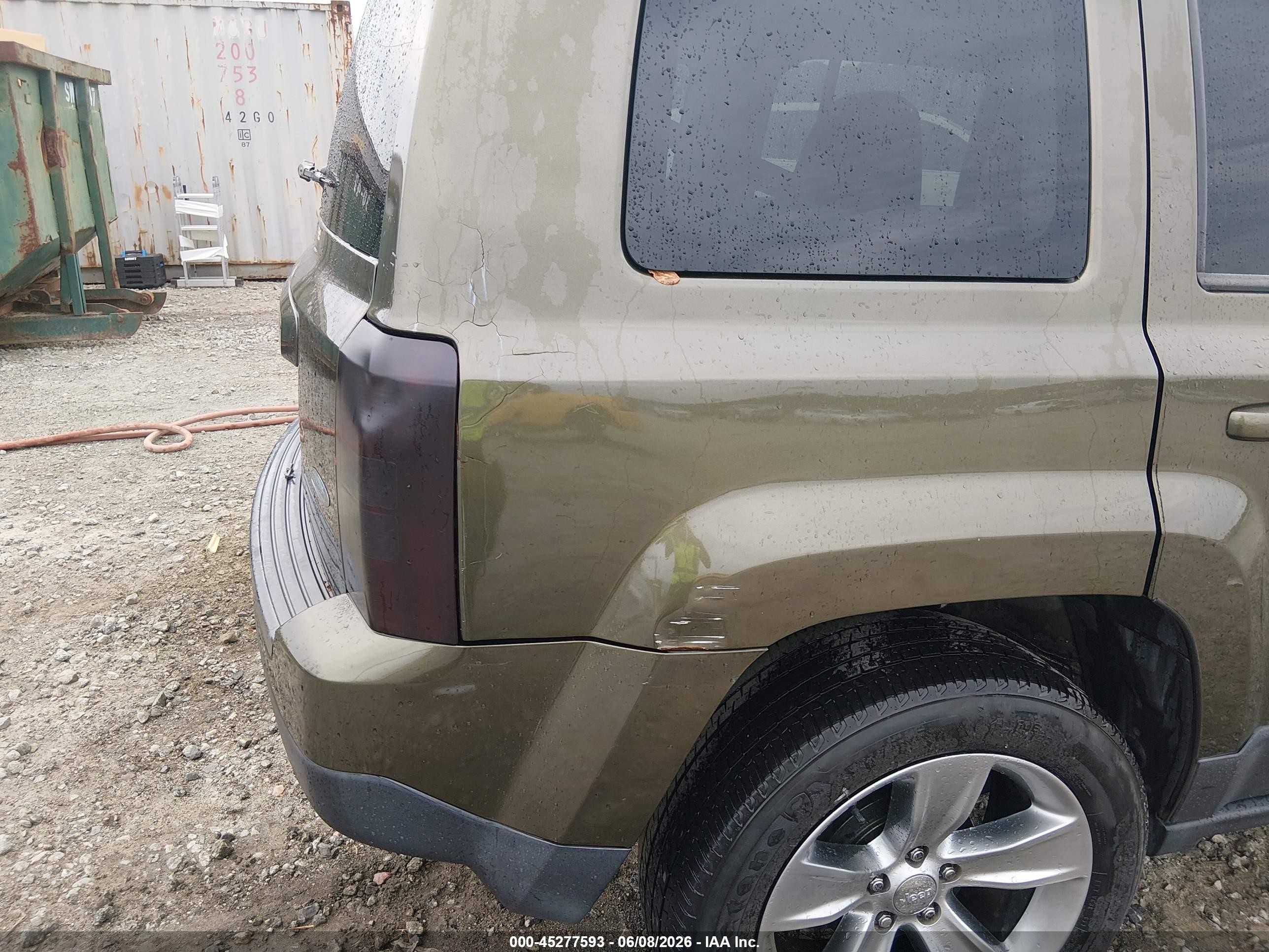 2015 Jeep Patriot Latitude Зеленый vin: 1C4NJPFB3FD388914