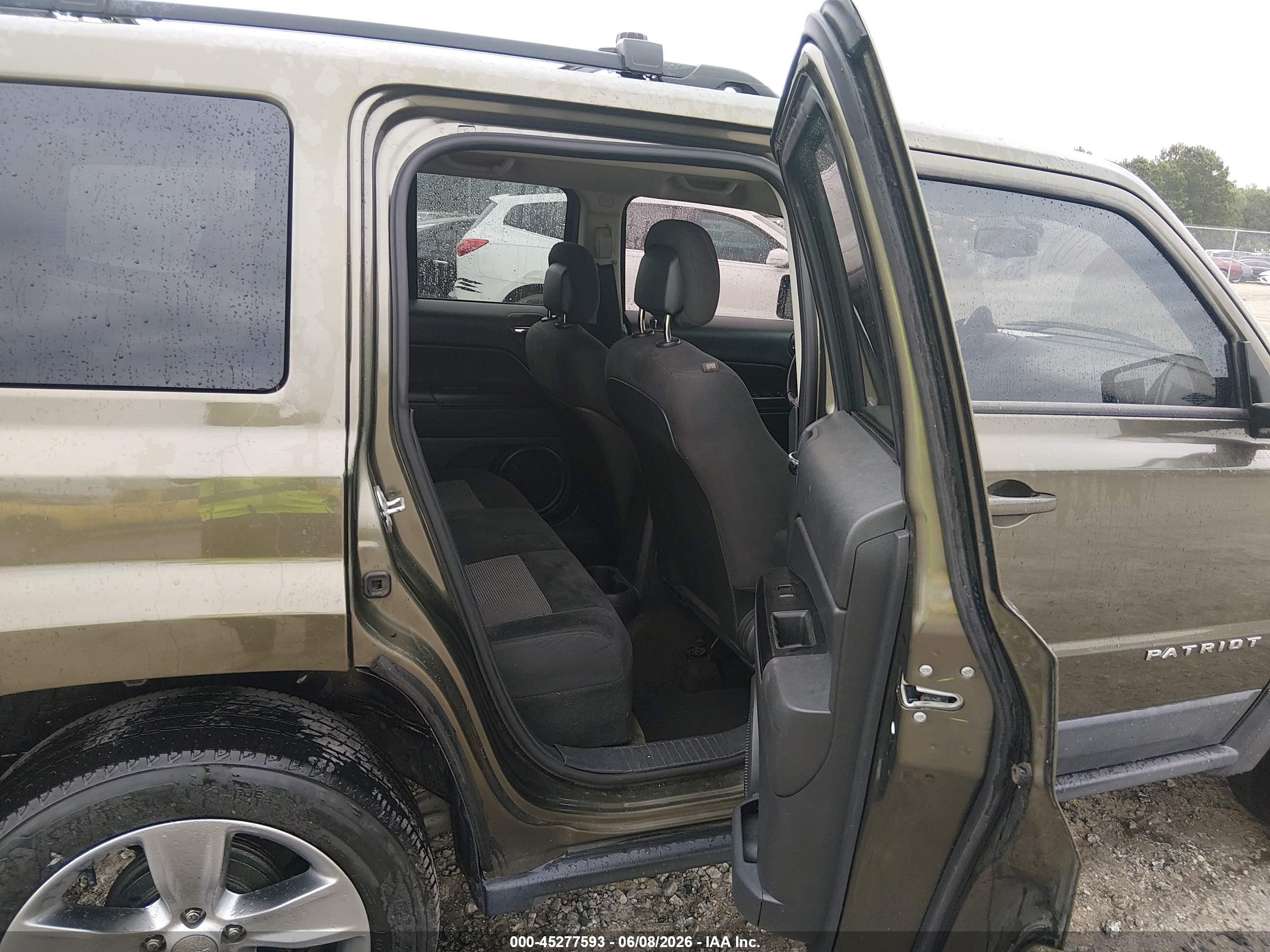 2015 Jeep Patriot Latitude Зеленый vin: 1C4NJPFB3FD388914