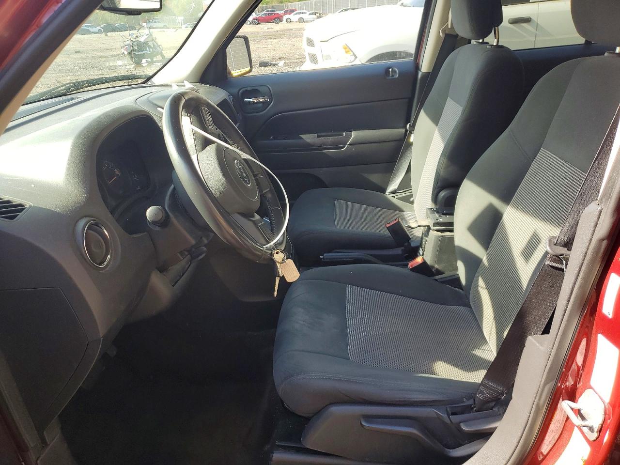 2014 Jeep Patriot Latitude Red vin: 1C4NJPFB4ED848869