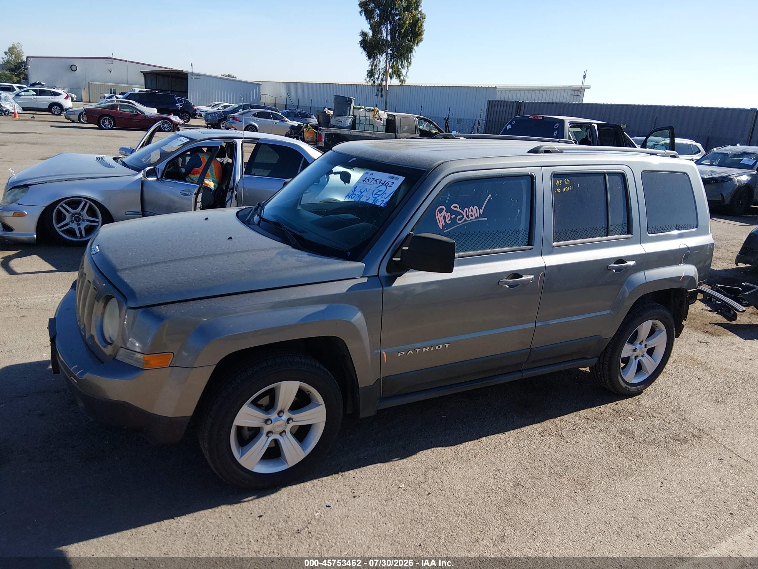 2012 Jeep Patriot Latitude Gray vin: 1C4NJPFB6CD639730