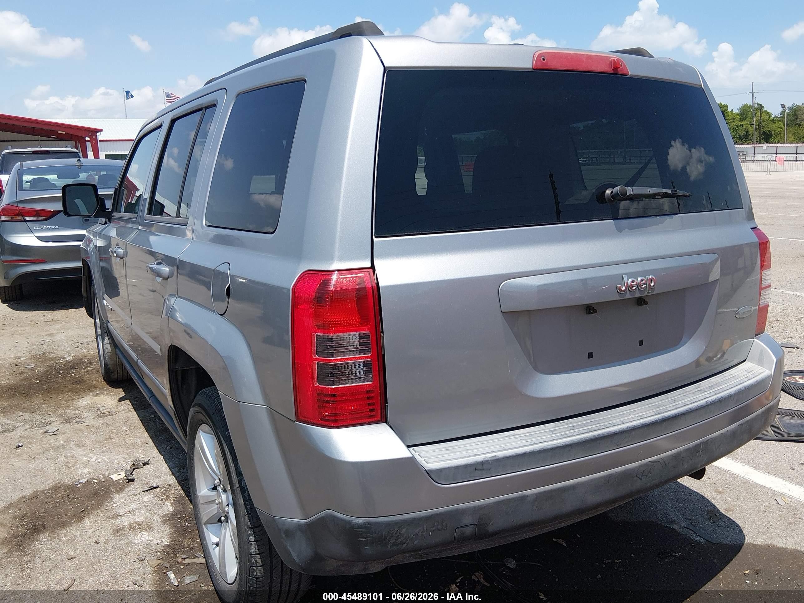 2015 Jeep Patriot Latitude Silver vin: 1C4NJPFB6FD219373
