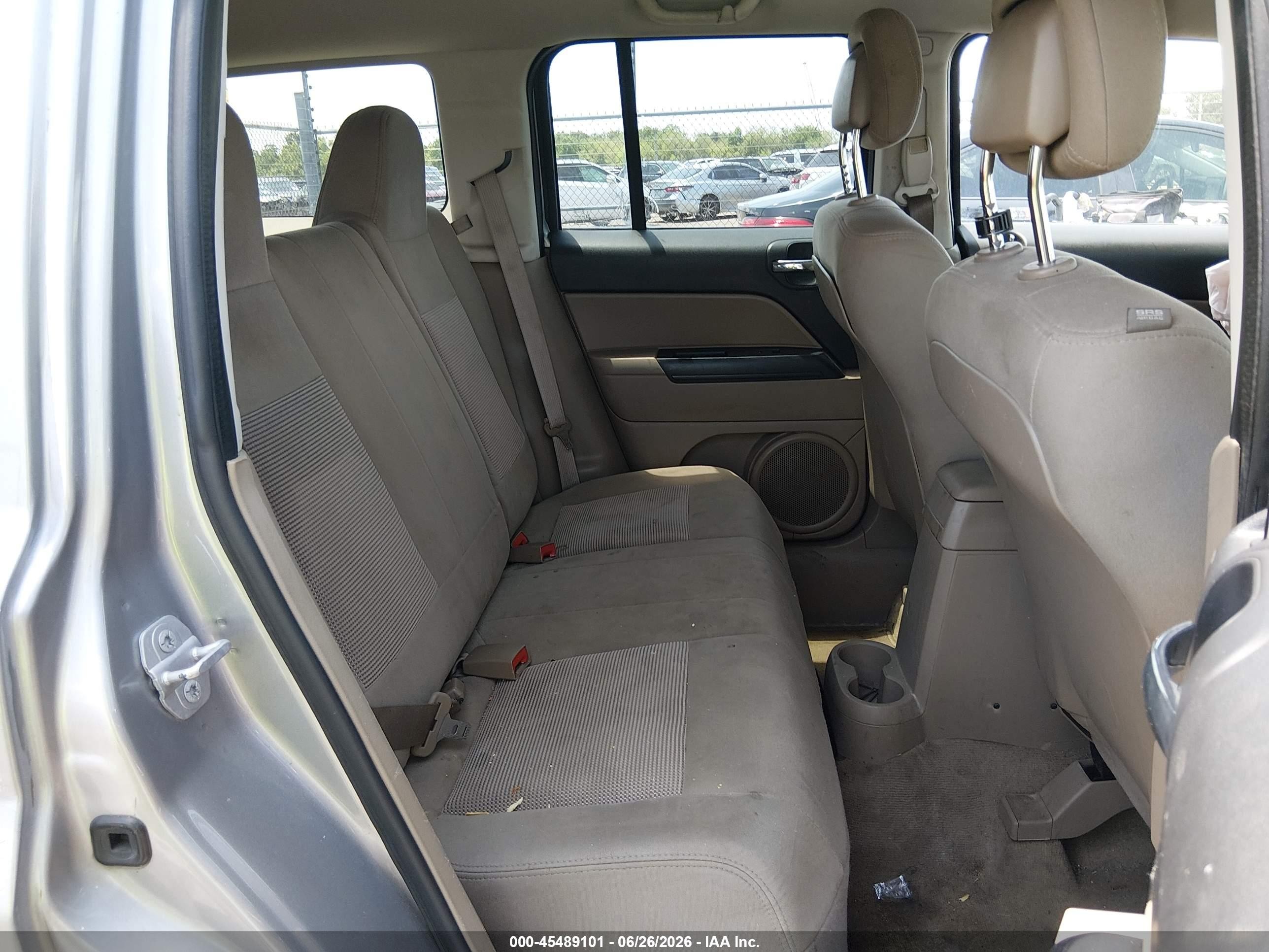 2015 Jeep Patriot Latitude Silver vin: 1C4NJPFB6FD219373