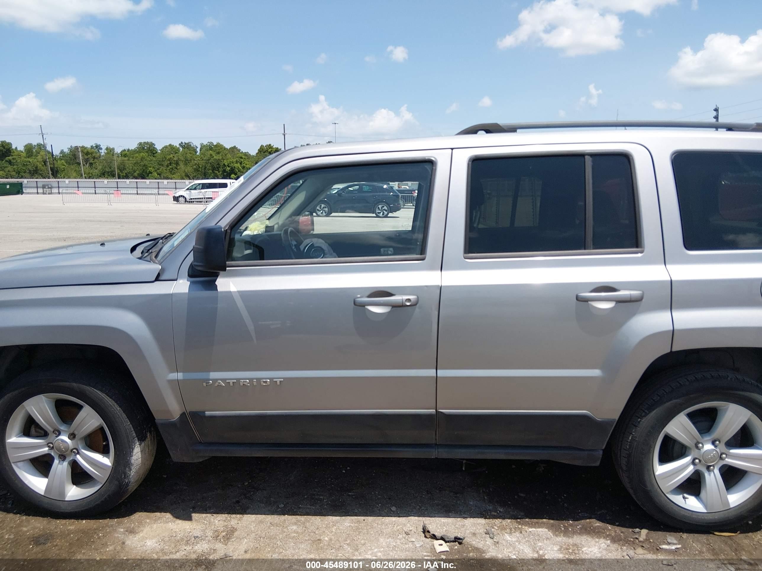 2015 Jeep Patriot Latitude Silver vin: 1C4NJPFB6FD219373