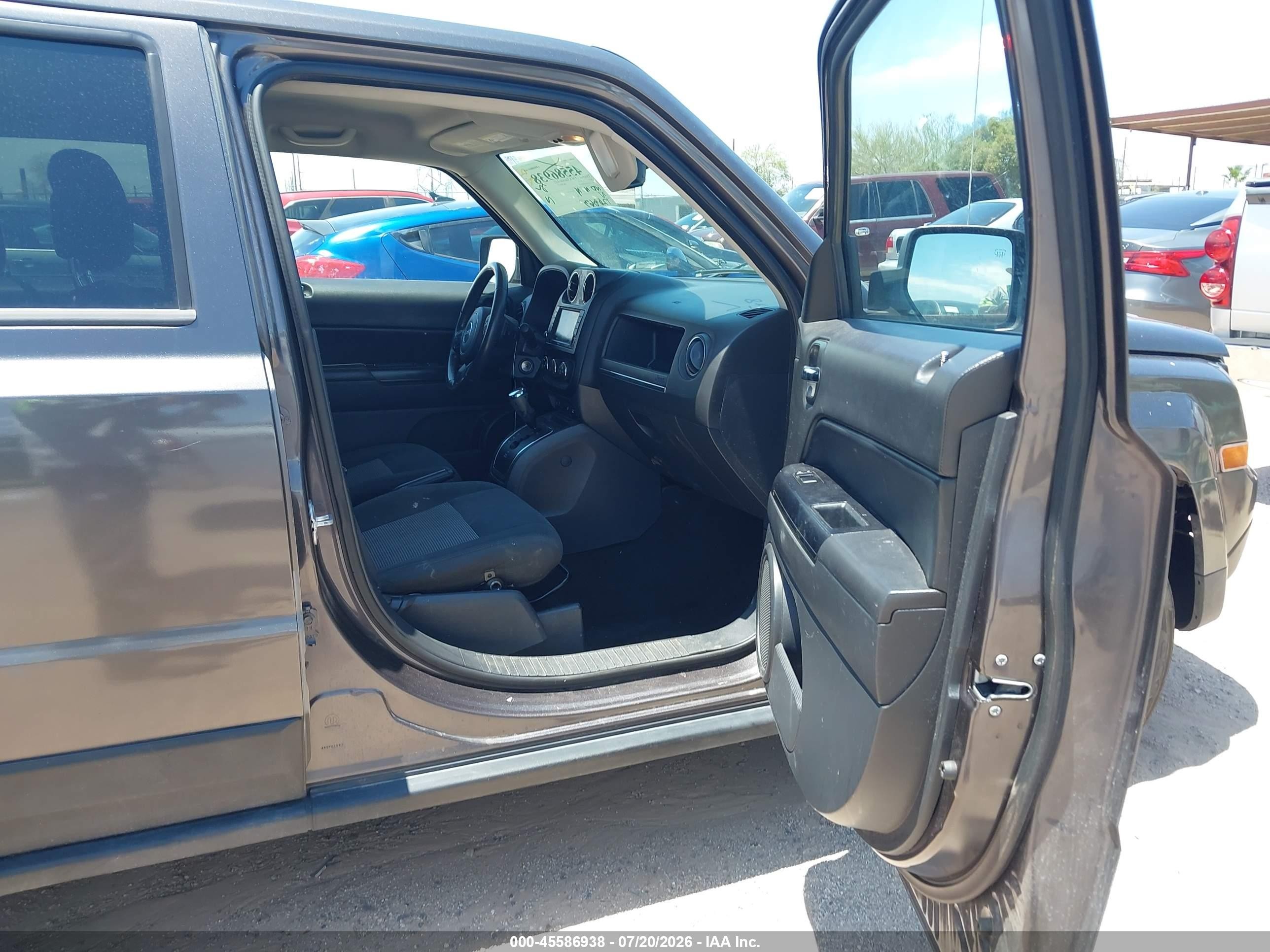 2015 Jeep Patriot Latitude Gray vin: 1C4NJPFB7FD262958