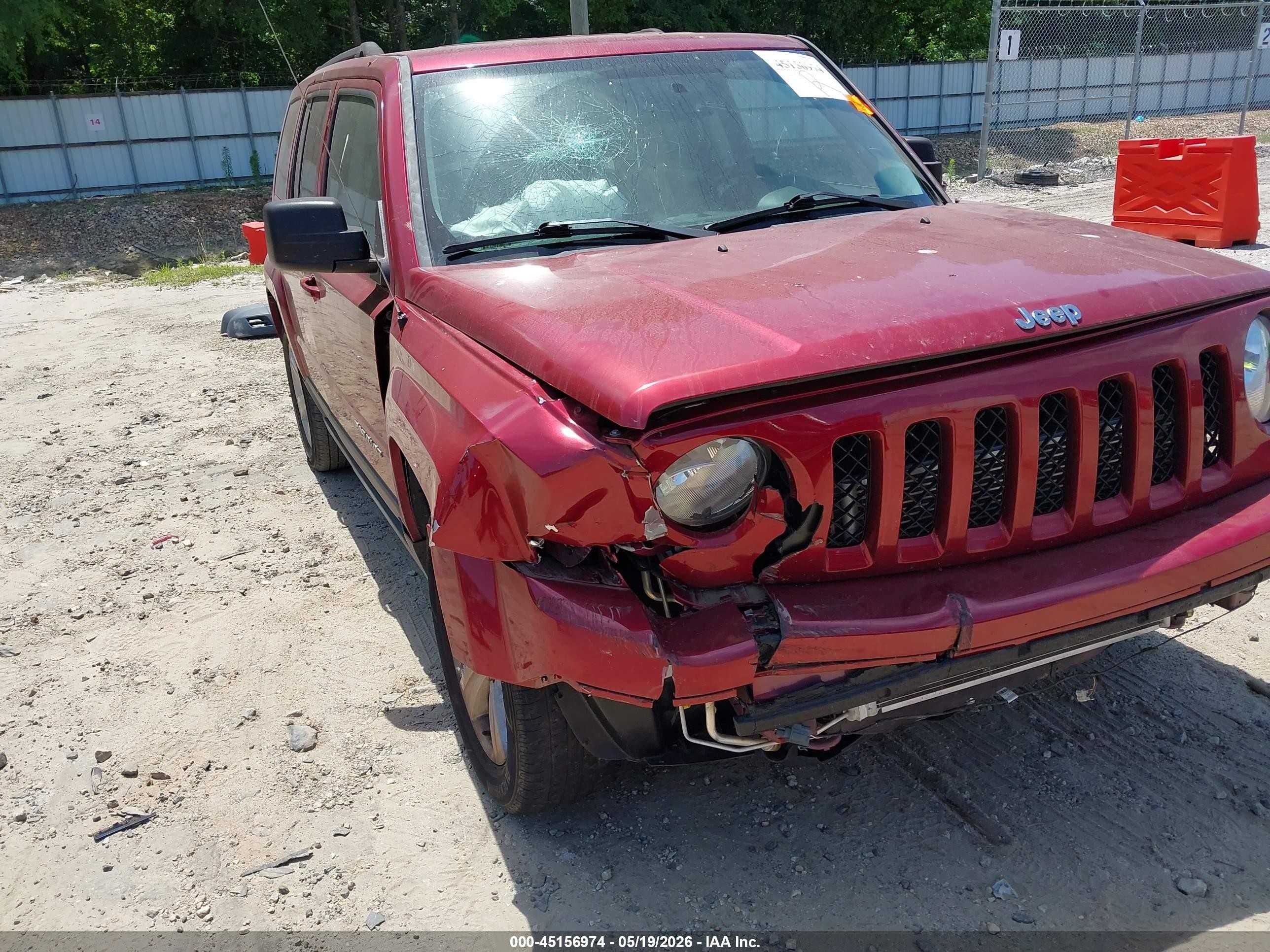2015 Jeep Patriot Latitude Maroon vin: 1C4NJPFB7FD377639