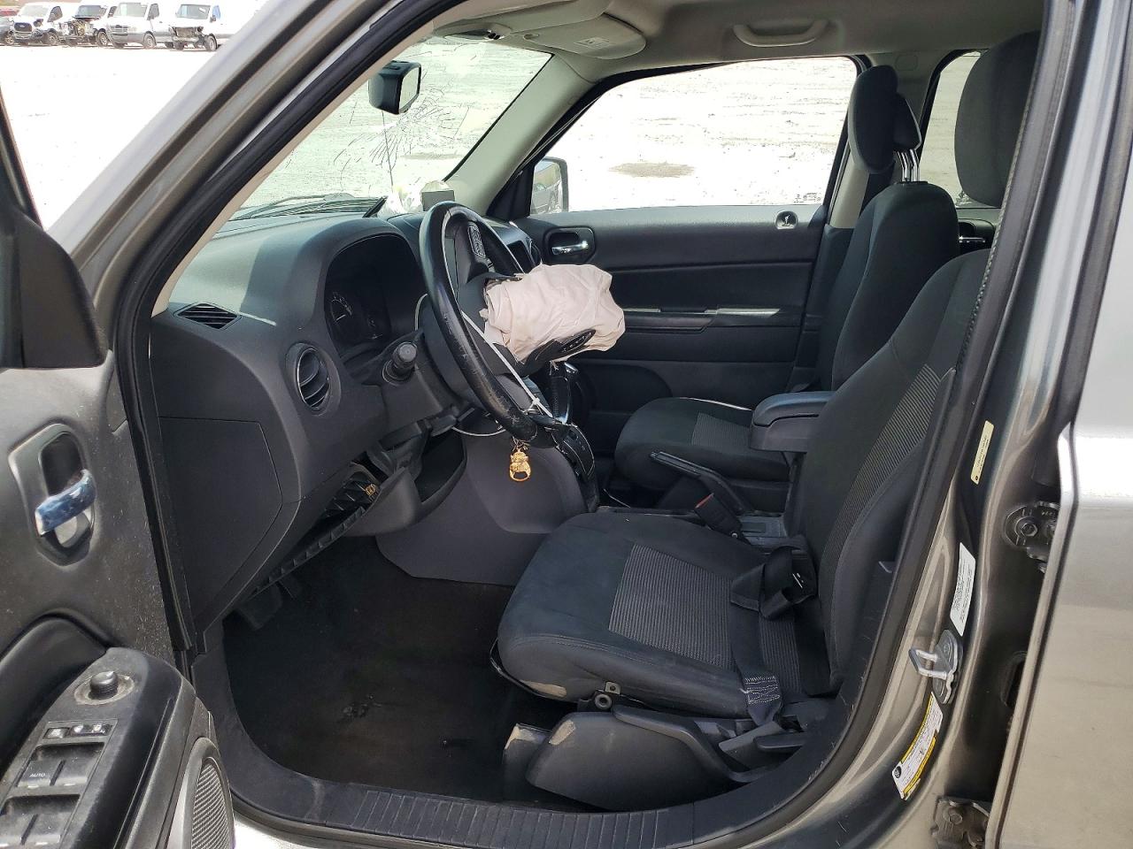 2014 Jeep Patriot Latitude Gray vin: 1C4NJPFB8ED502503
