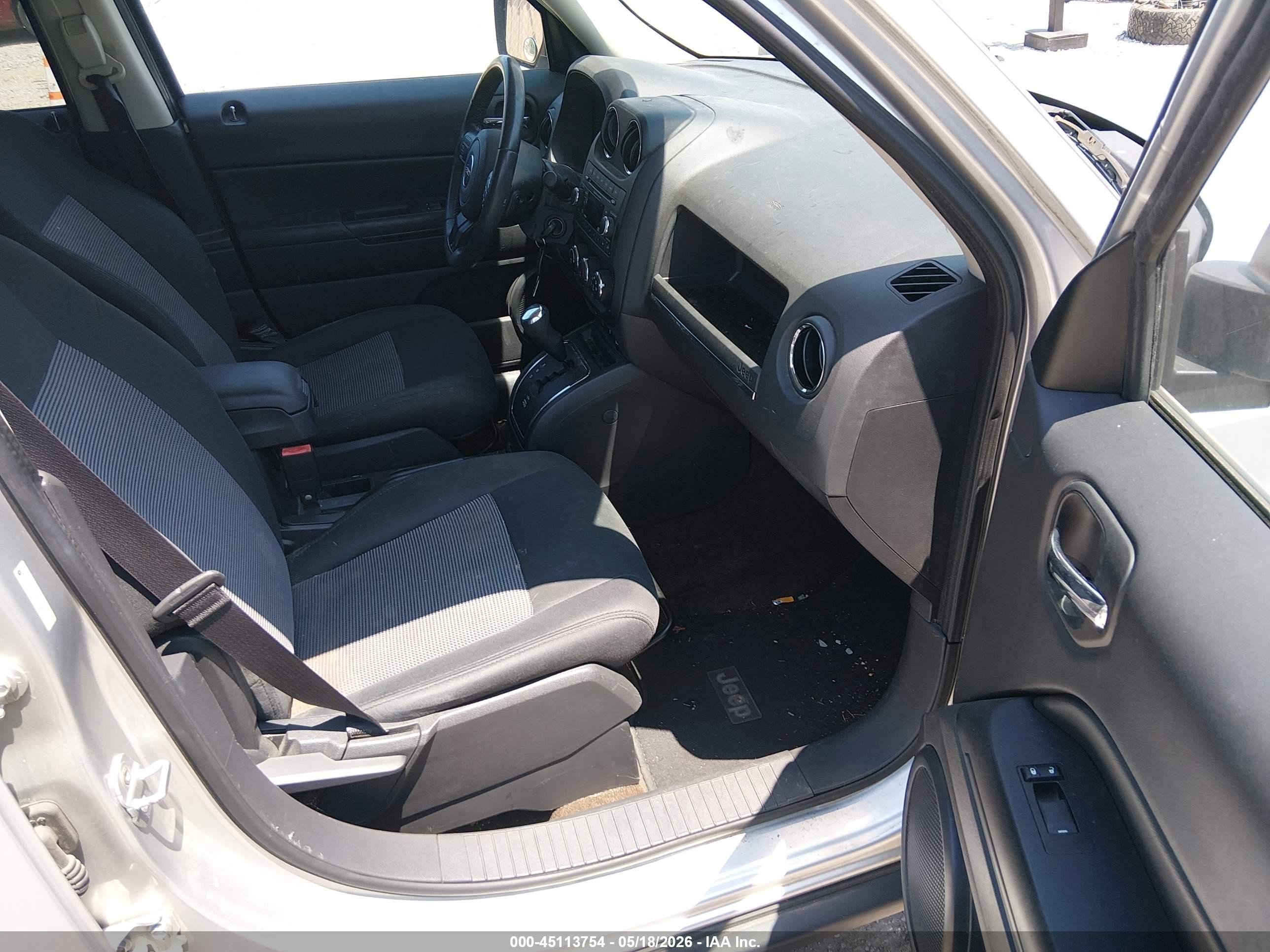 2014 Jeep Patriot Latitude Silver vin: 1C4NJPFB8ED508804