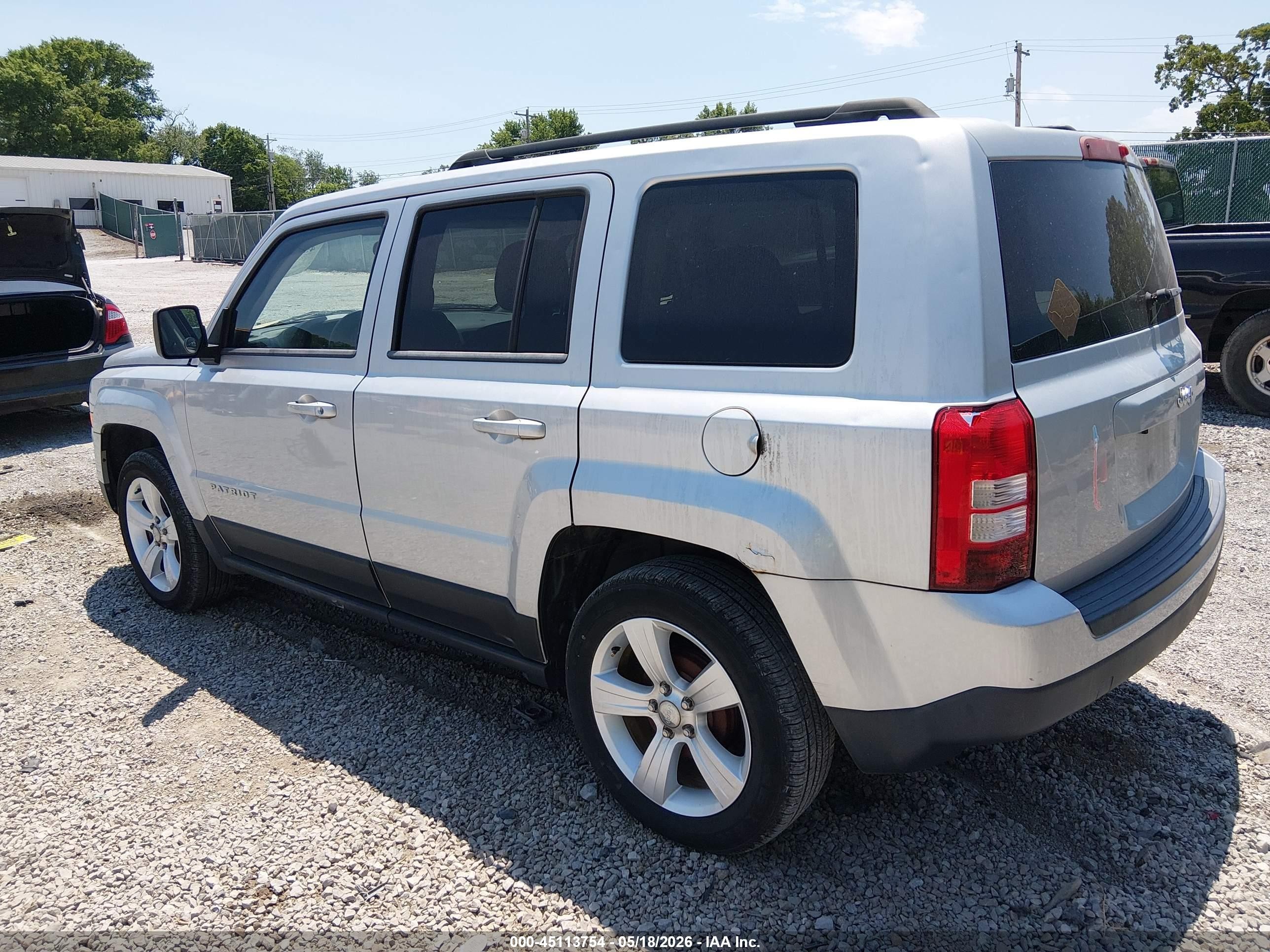 2014 Jeep Patriot Latitude Silver vin: 1C4NJPFB8ED508804