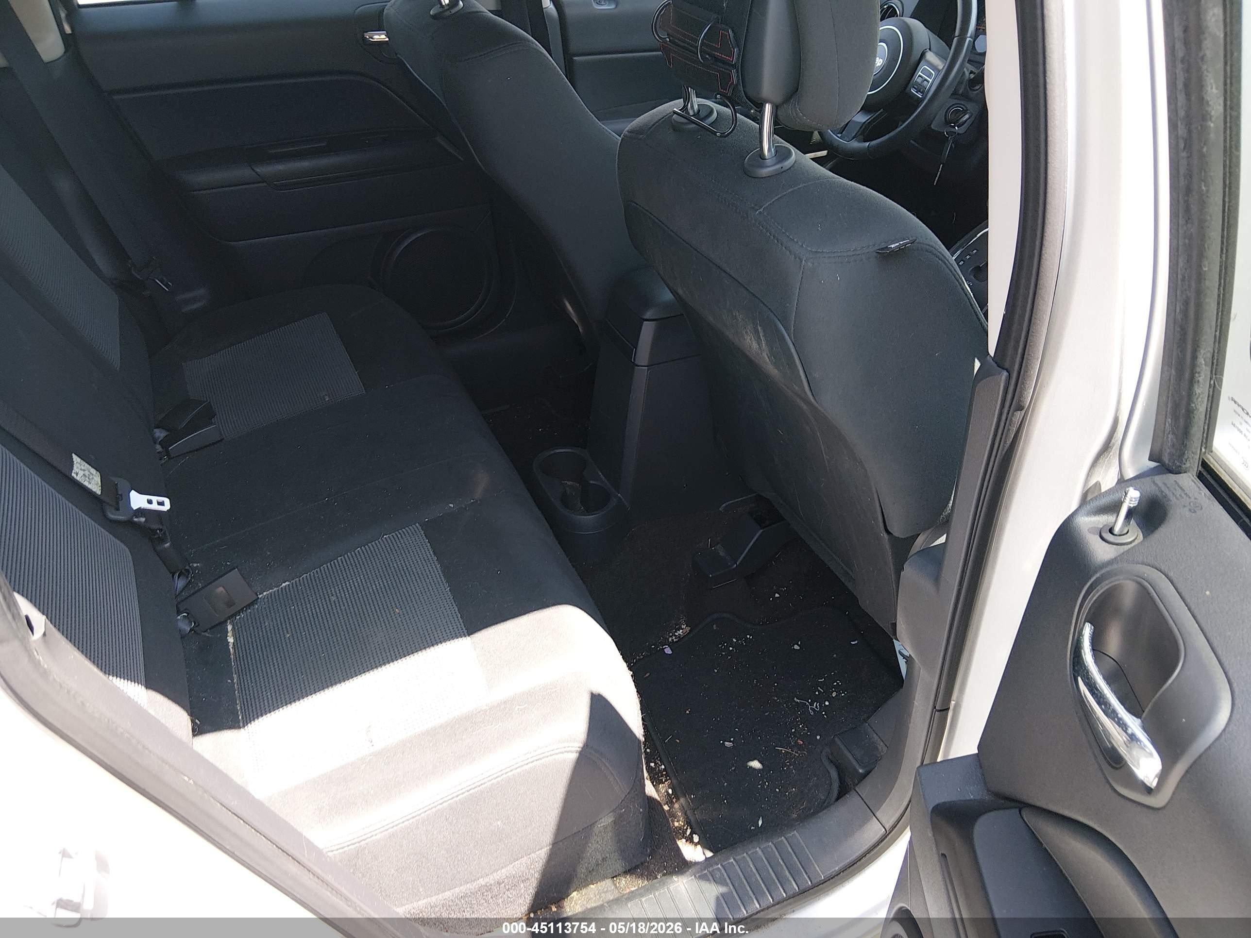 2014 Jeep Patriot Latitude Silver vin: 1C4NJPFB8ED508804