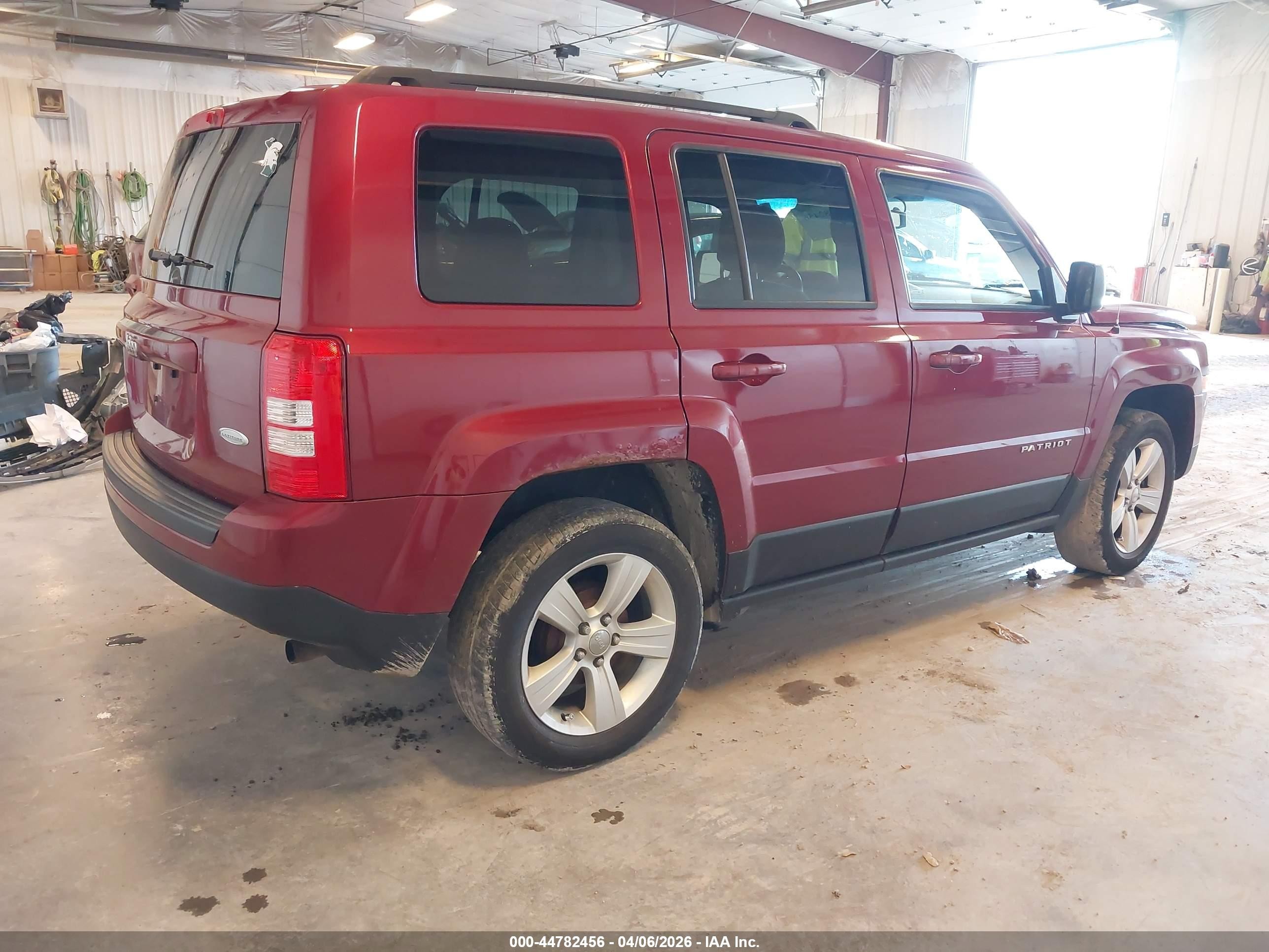2016 Jeep Patriot Latitude Red vin: 1C4NJPFB8GD731749