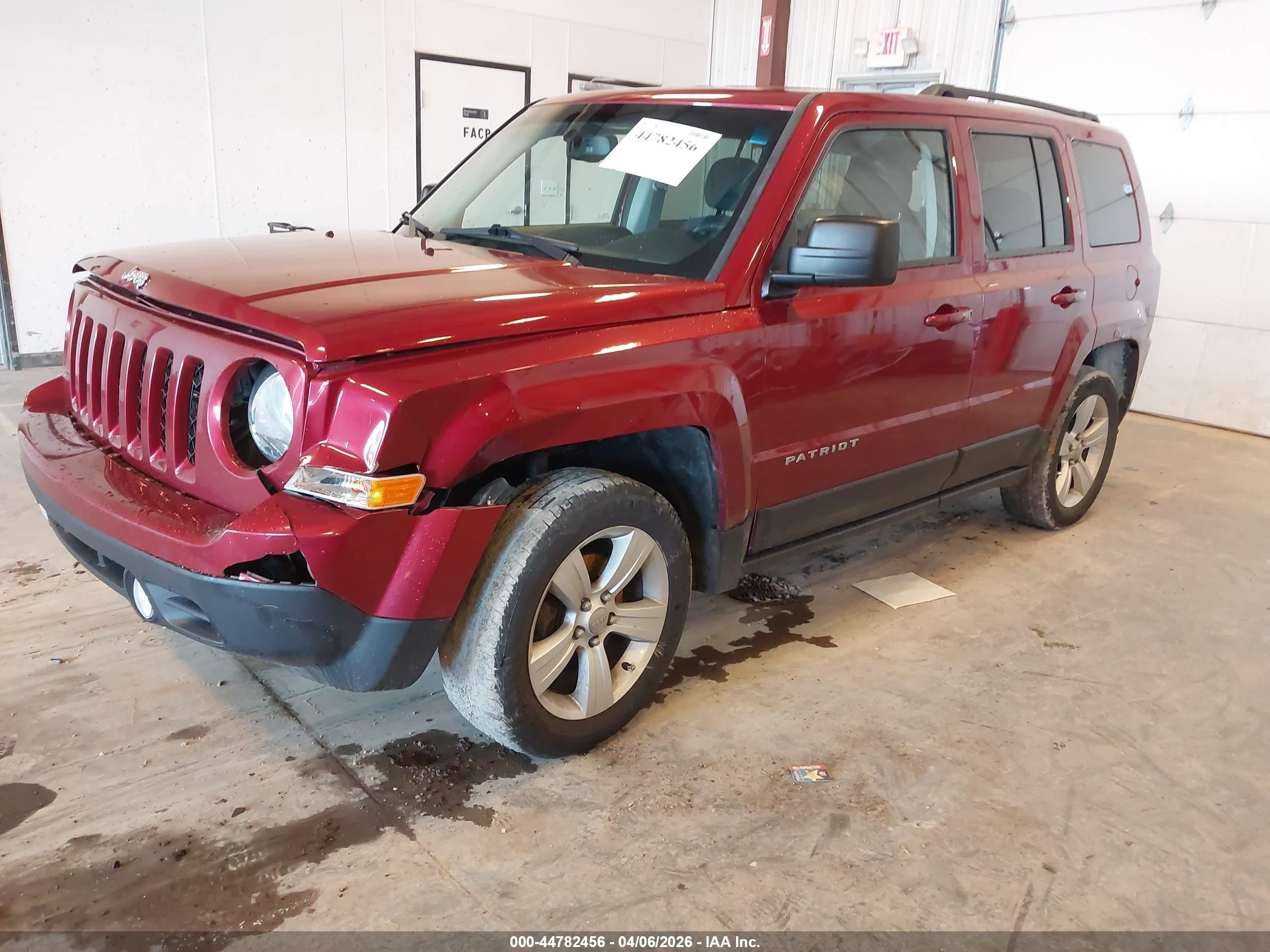 2016 Jeep Patriot Latitude Red vin: 1C4NJPFB8GD731749