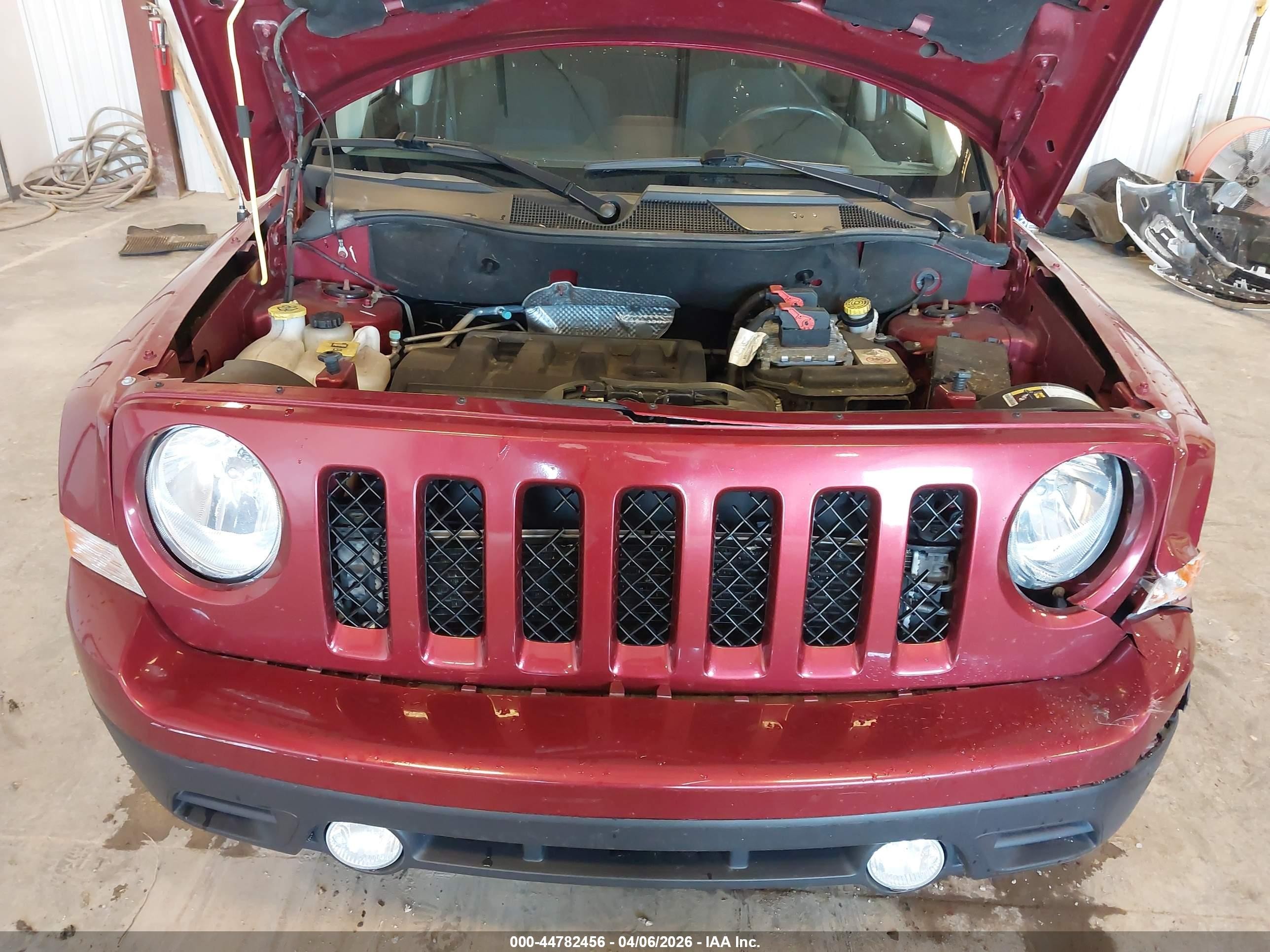 2016 Jeep Patriot Latitude Red vin: 1C4NJPFB8GD731749