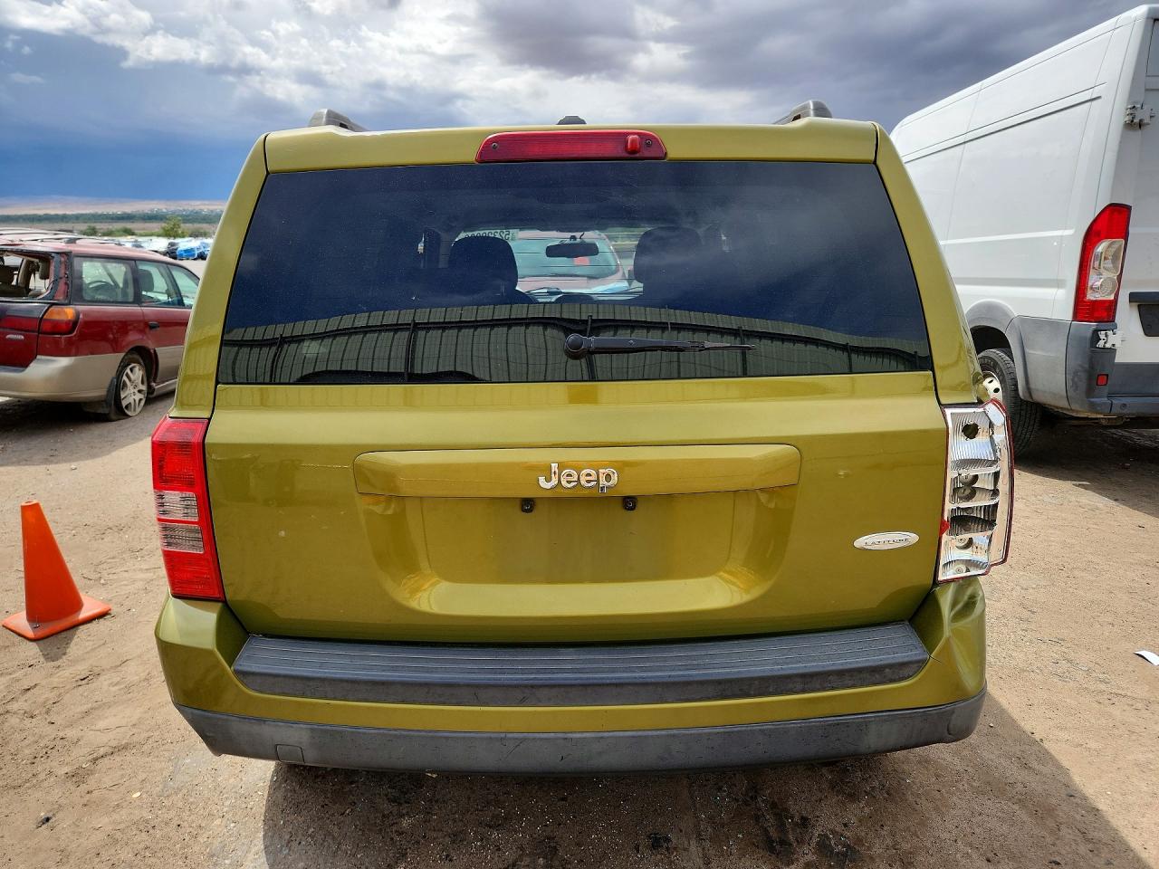 2012 Jeep Patriot Latitude Green vin: 1C4NJPFB9CD634635