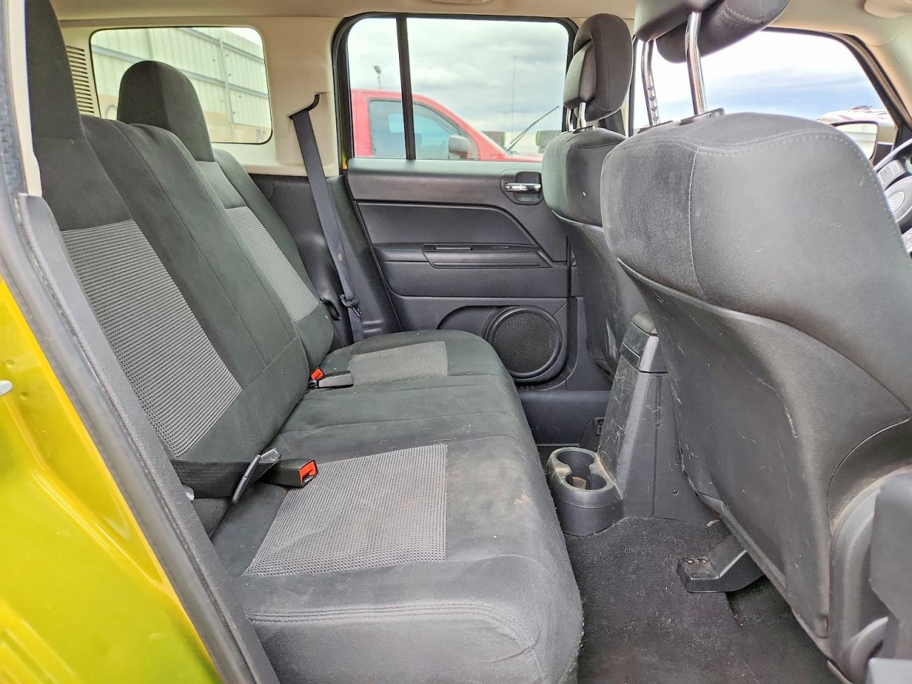 2012 Jeep Patriot Latitude Green vin: 1C4NJPFB9CD634635