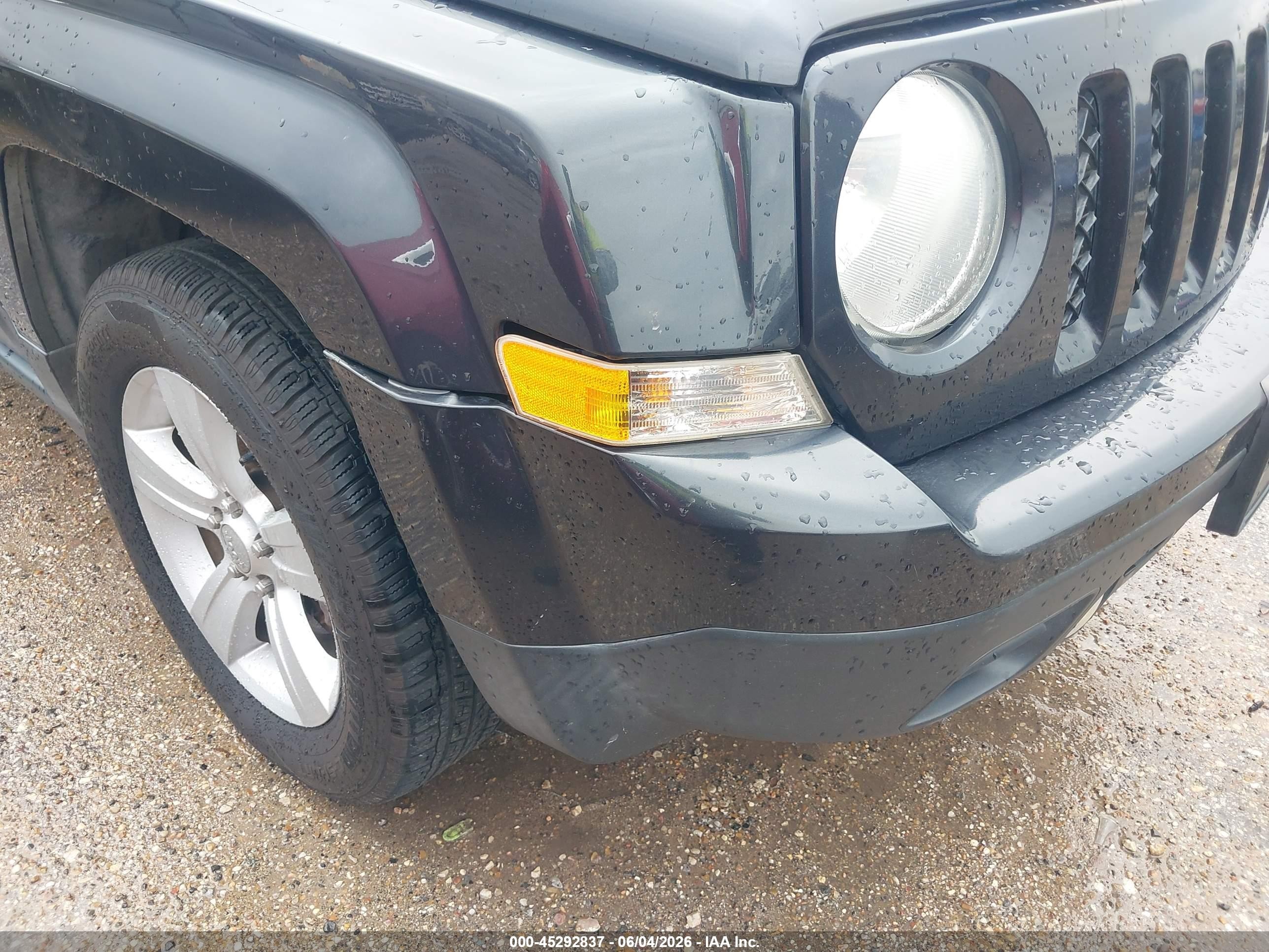 2014 Jeep Patriot Latitude Gray vin: 1C4NJPFB9ED819299