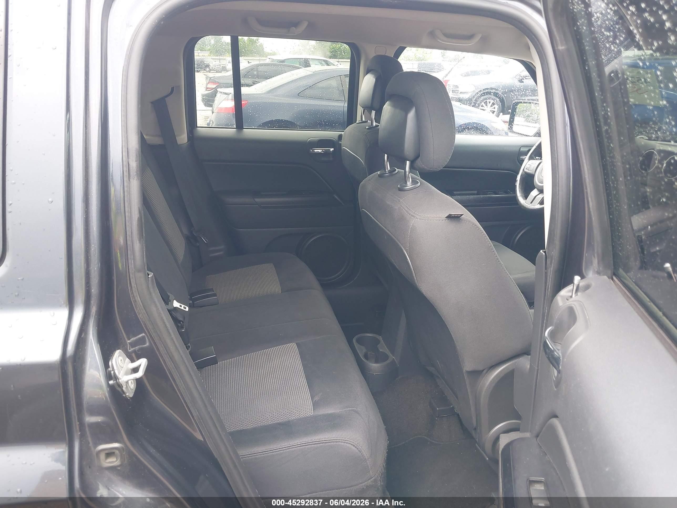 2014 Jeep Patriot Latitude Gray vin: 1C4NJPFB9ED819299