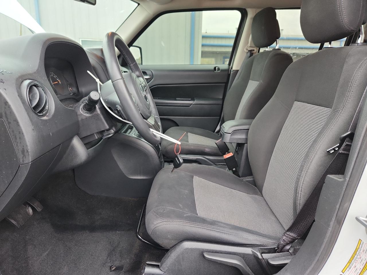 2015 Jeep Patriot Latitude White vin: 1C4NJPFB9FD349745