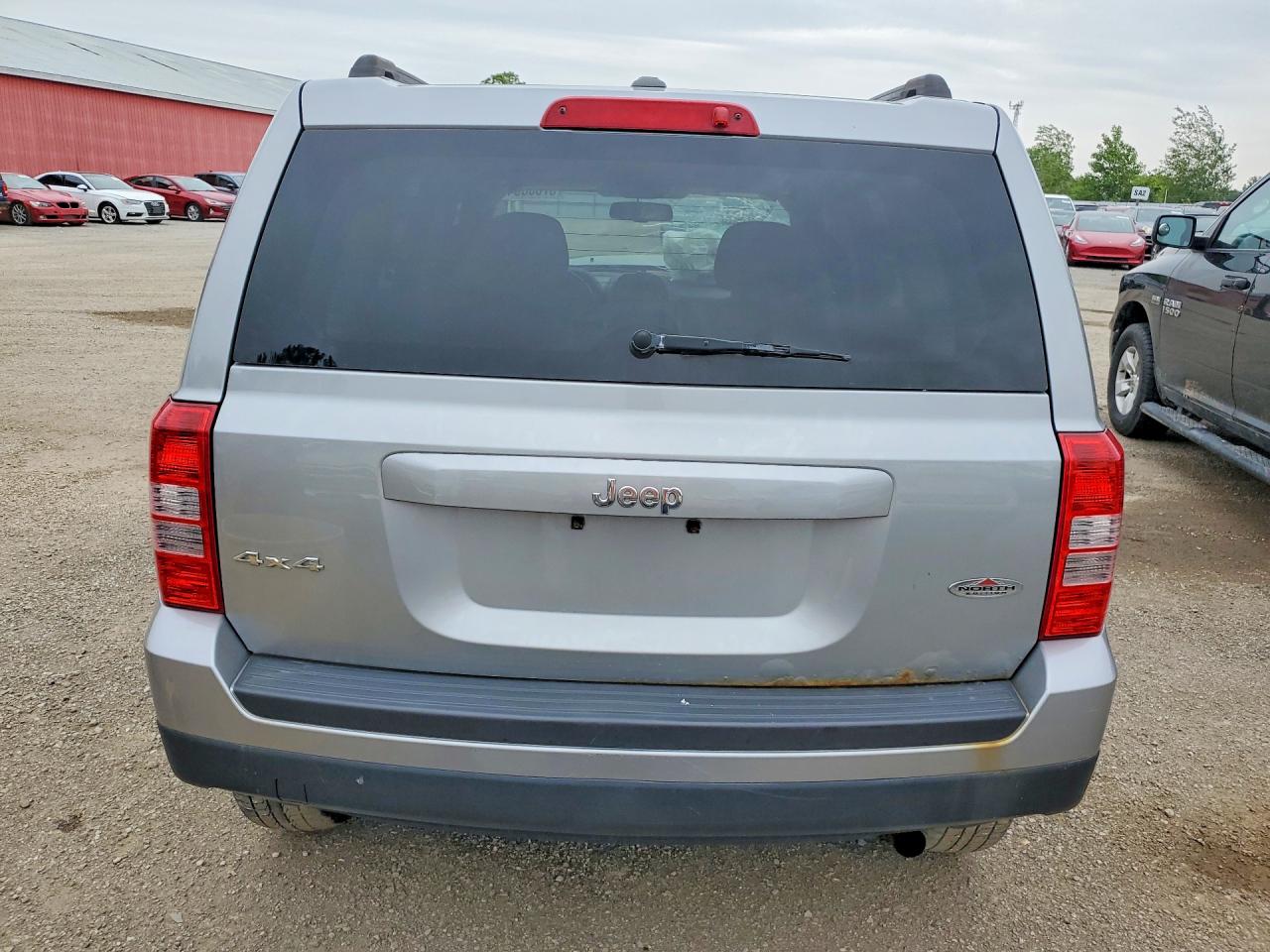 2014 Jeep Patriot Серебряный vin: 1C4NJRAB6ED728252