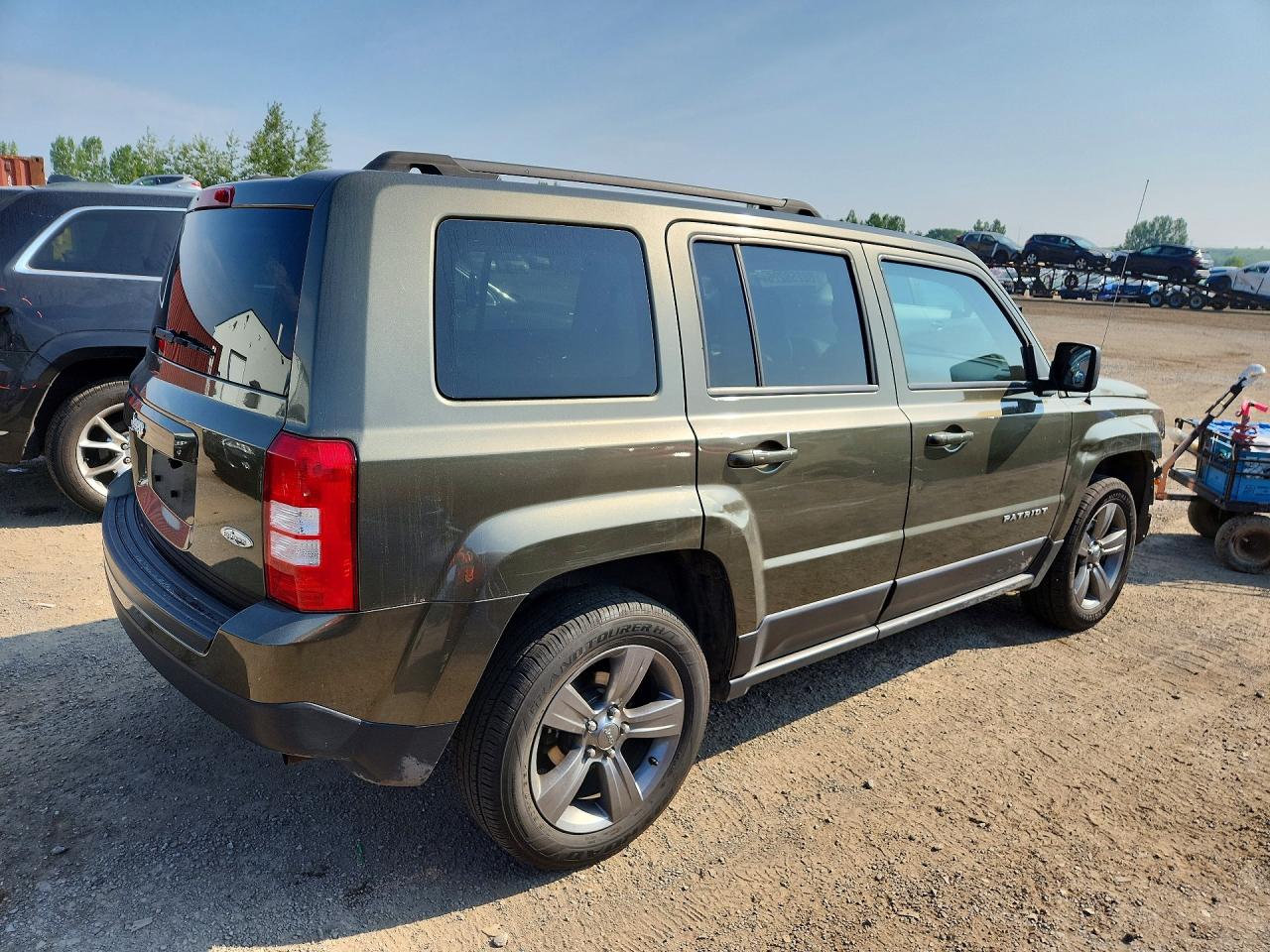 2015 Jeep Patriot Зеленый vin: 1C4NJRAB7FD347348
