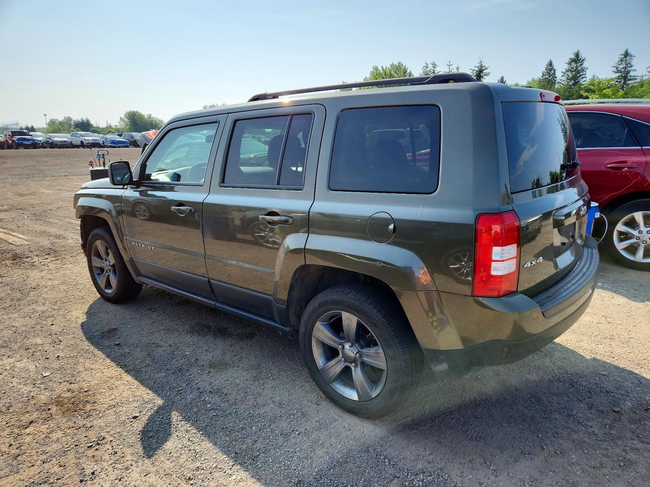 2015 Jeep Patriot Зеленый vin: 1C4NJRAB7FD347348