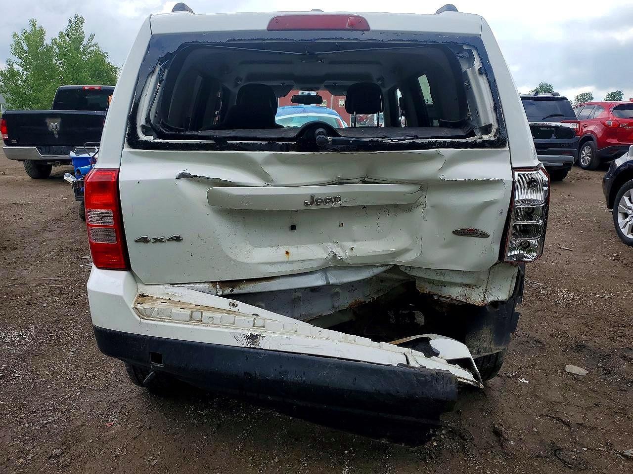 2012 Jeep Patriot White vin: 1C4NJRABXCD648255
