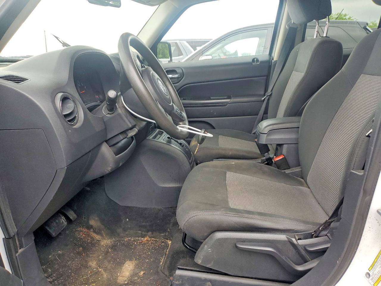 2012 Jeep Patriot White vin: 1C4NJRABXCD648255