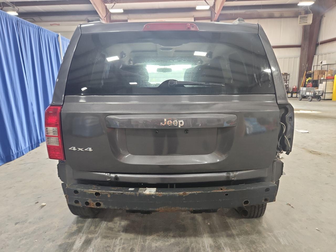 2015 Jeep Patriot Sport Gray vin: 1C4NJRBB0FD114393 Damage: Right Tail Light, Missing, Replacement Required
