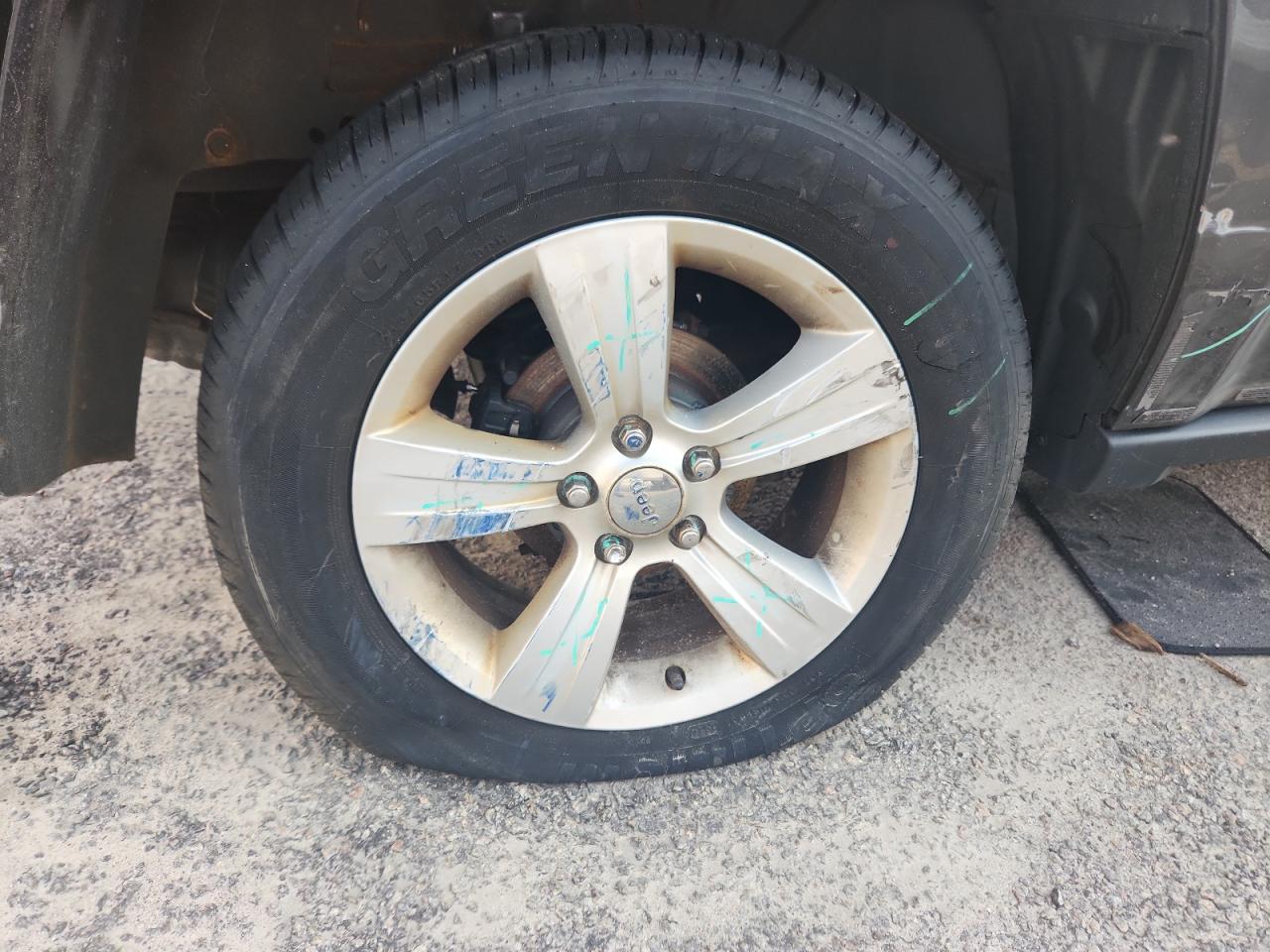 2015 Jeep Patriot Sport Gray vin: 1C4NJRBB0FD114393 Damage: Right Rear Wheel, Curb Rash, > 12 Inches