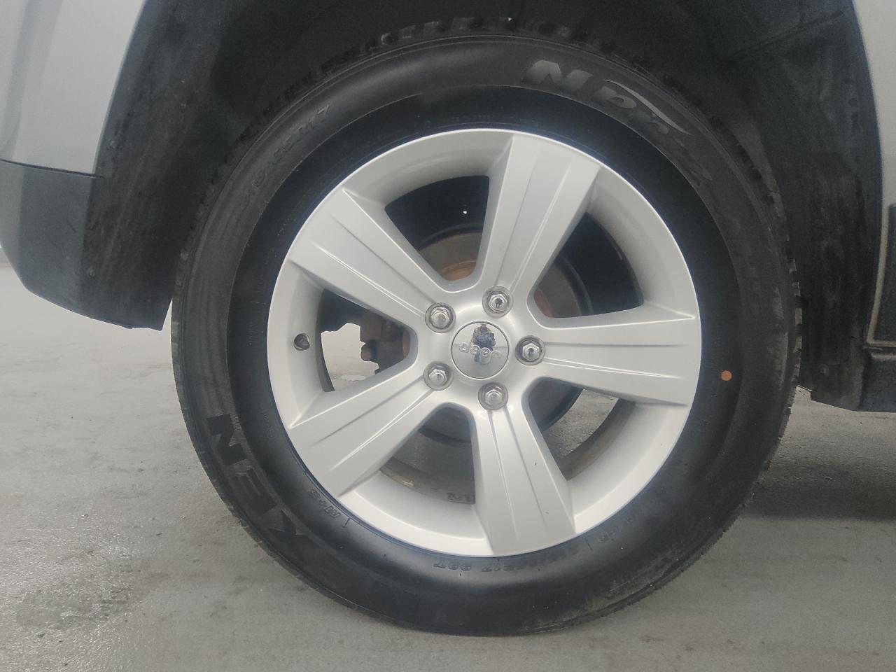 2015 Jeep Patriot Sport Gray vin: 1C4NJRBB1FD215734 Damage: Rr Strut, Leak, Repair Required