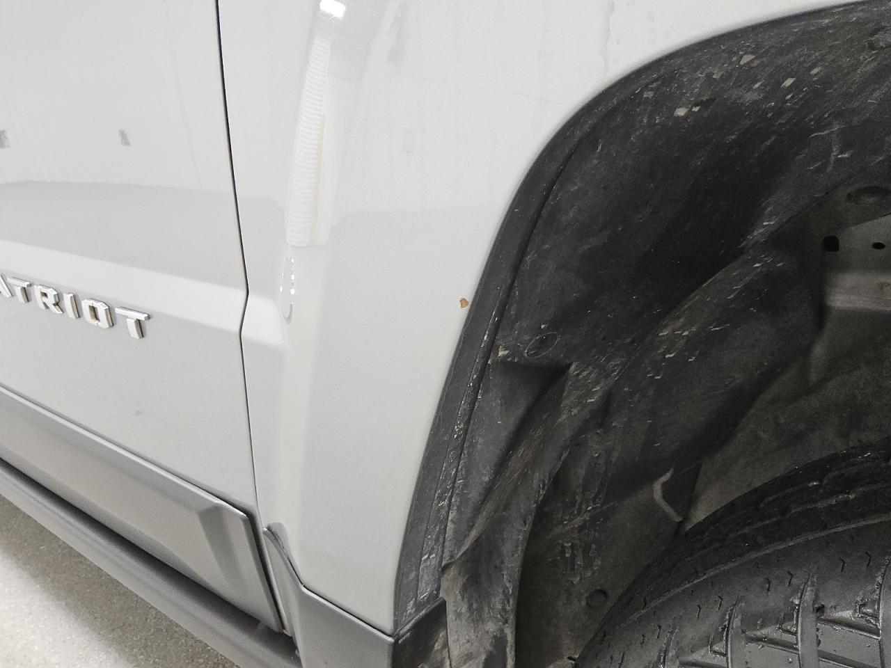 2015 Jeep Patriot Sport Silver vin: 1C4NJRBB3FD425722 Damage: Right Front Fender, Chipped, 1