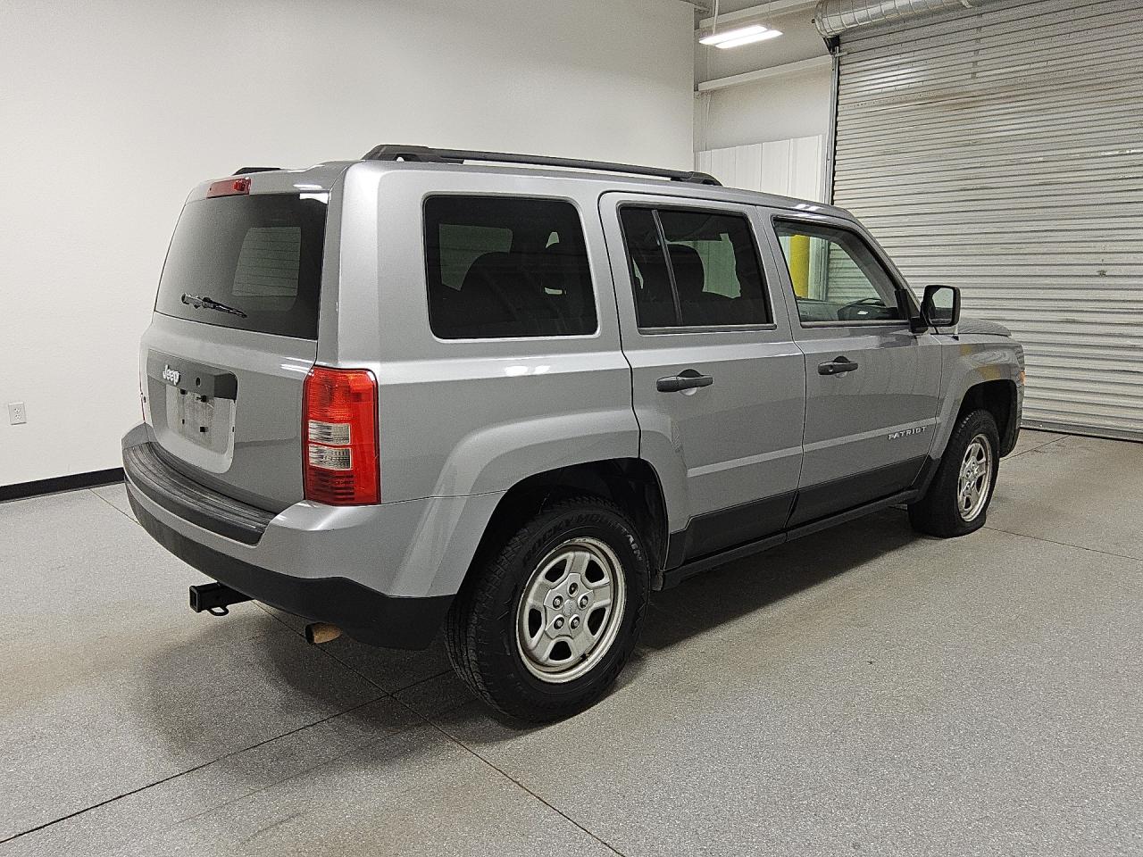 2015 Jeep Patriot Sport Silver vin: 1C4NJRBB3FD425722 Damage: Right Front Tire, Worn, Replacement Required