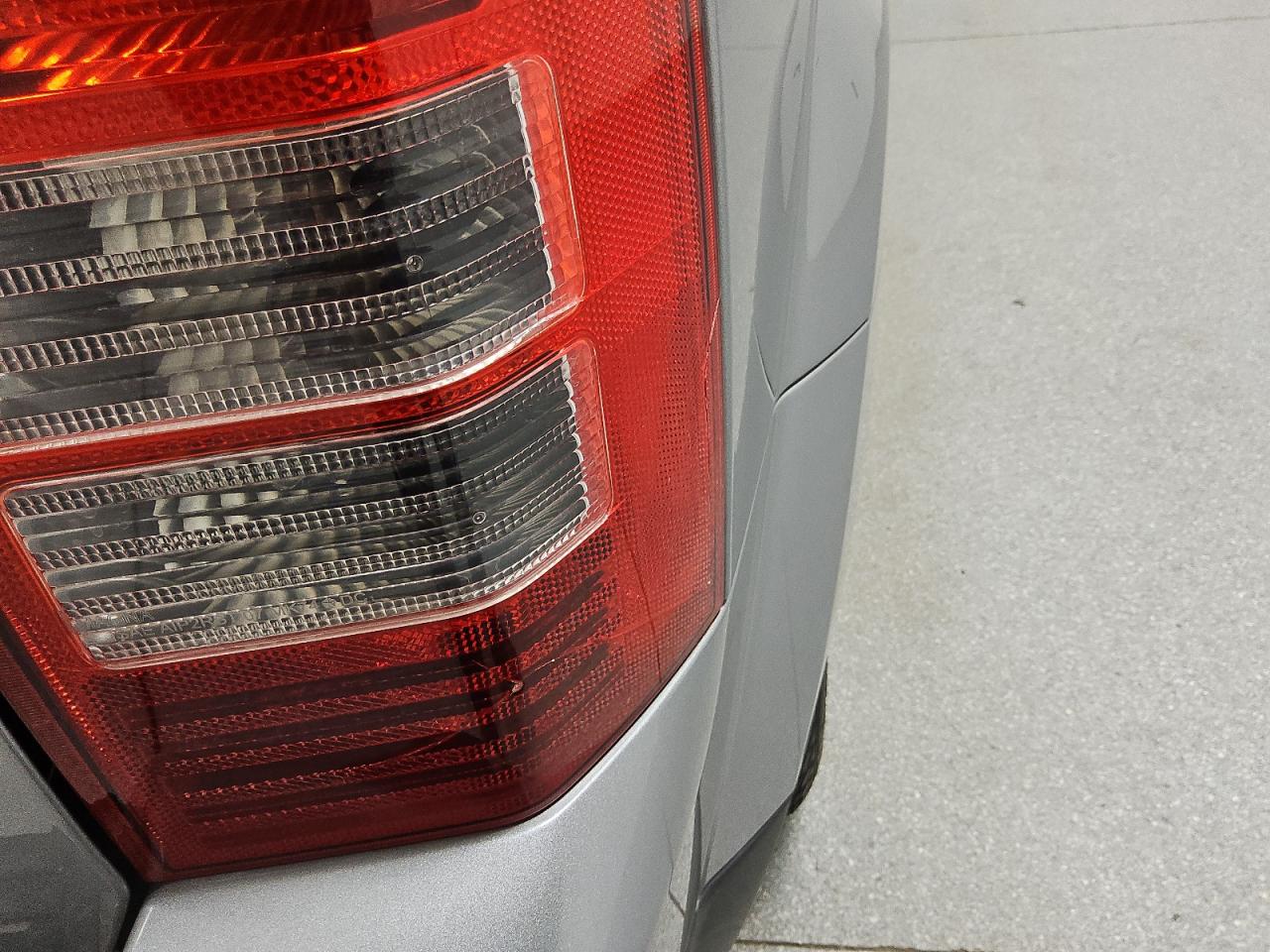 2015 Jeep Patriot Sport Silver vin: 1C4NJRBB3FD425722 Damage: Right Tail Light, Cracked, Replacement Required