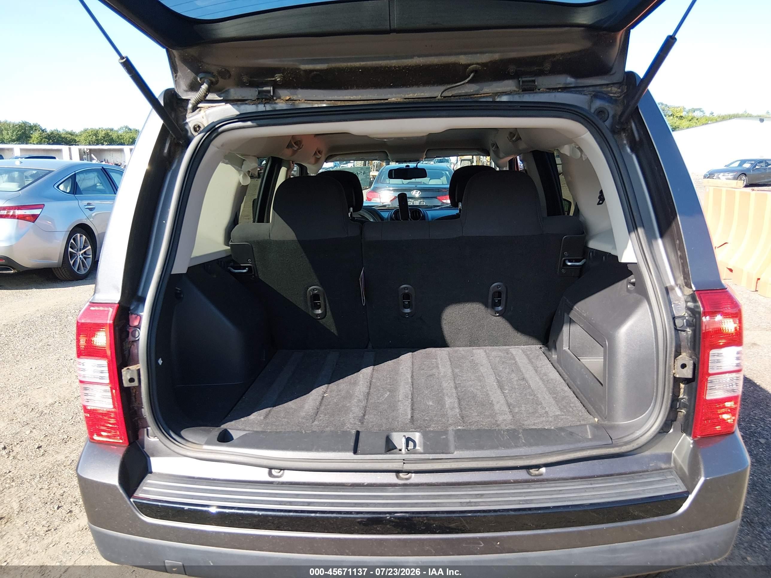 2015 Jeep Patriot Altitude Edition Серый vin: 1C4NJRBB6FD347839