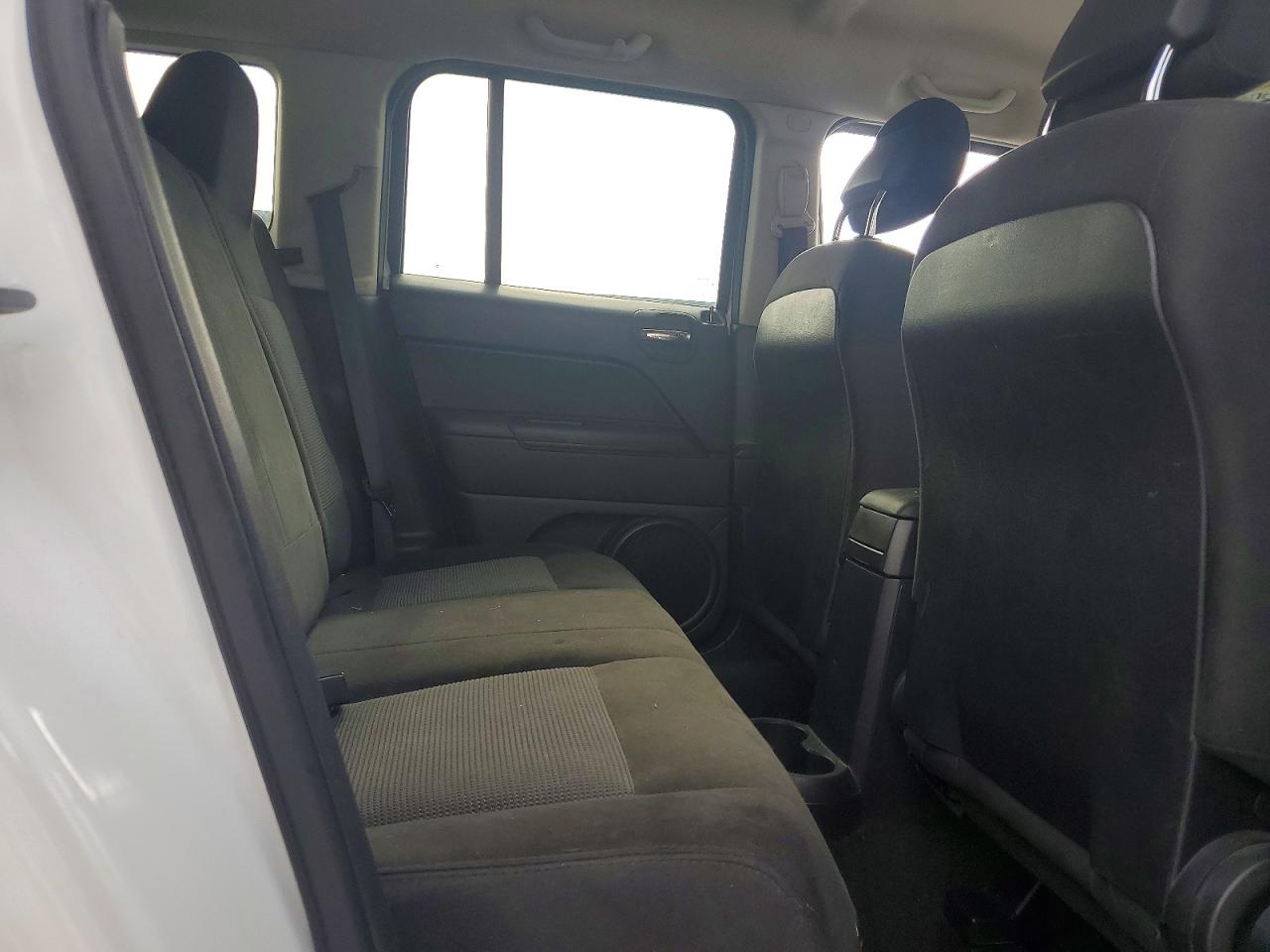 2015 Jeep Patriot Sport White vin: 1C4NJRBB7FD439610