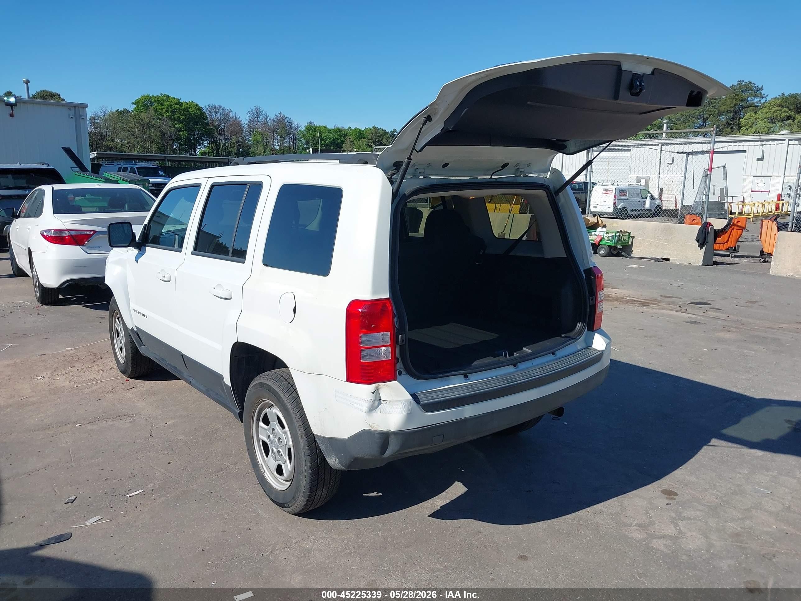 2016 Jeep Patriot Sport Белый vin: 1C4NJRBB7GD755798