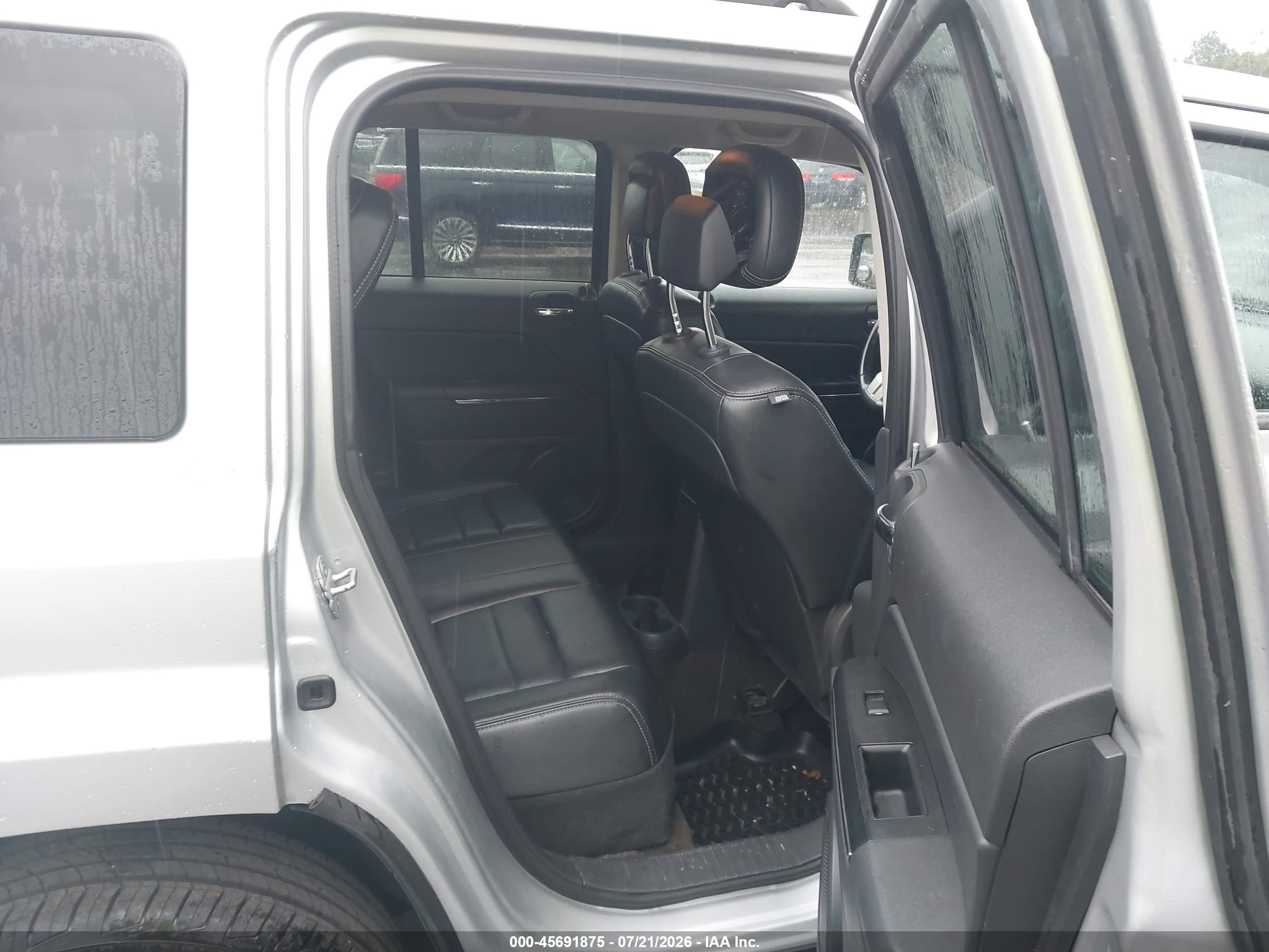 2014 Jeep Patriot Limited Silver vin: 1C4NJRCB0ED542087