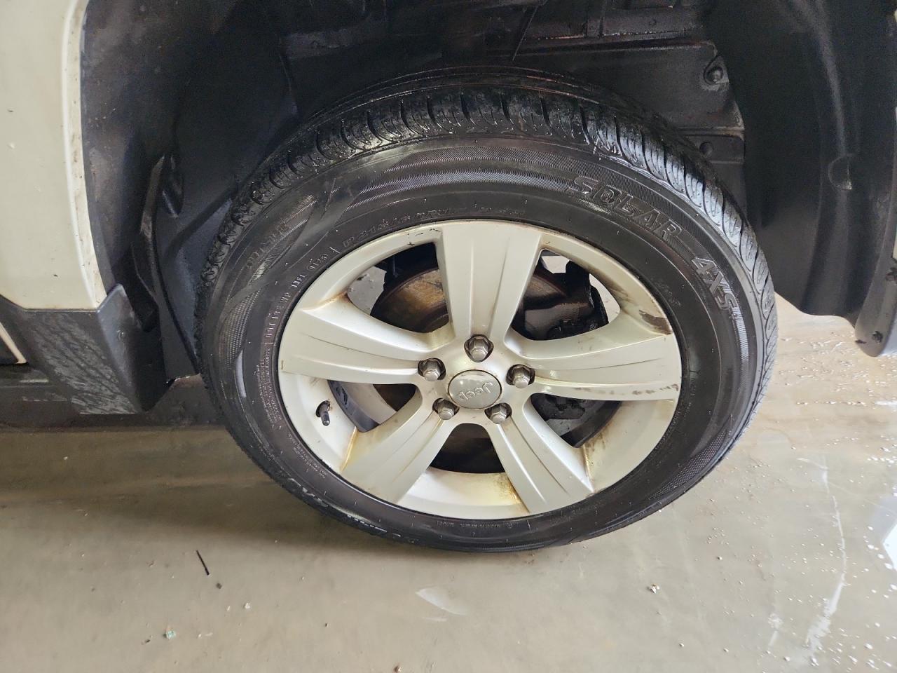 2014 Jeep Patriot Limited White vin: 1C4NJRCB6ED626057 Damage: Right Front Carpet, Stained, Permanent