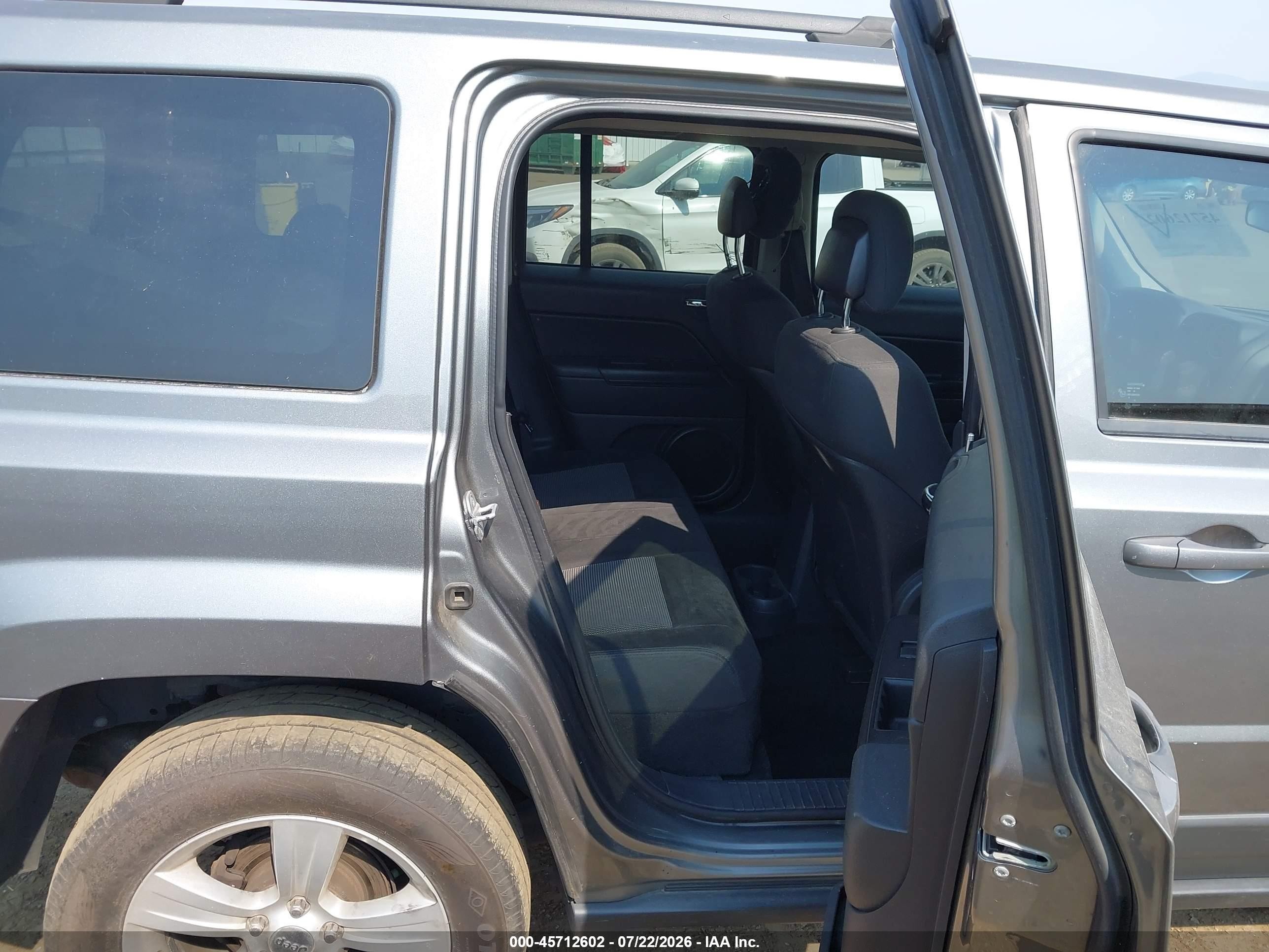2013 Jeep Patriot Latitude Gray vin: 1C4NJRFB0DD108570